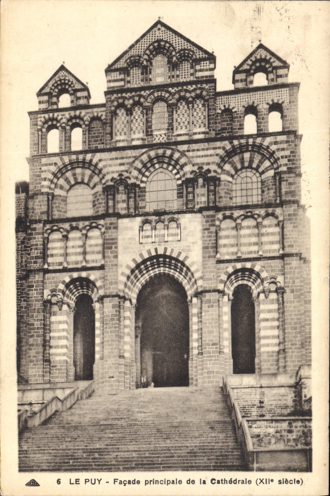 CPA Le Puy Facade principale de la Cathedrale 