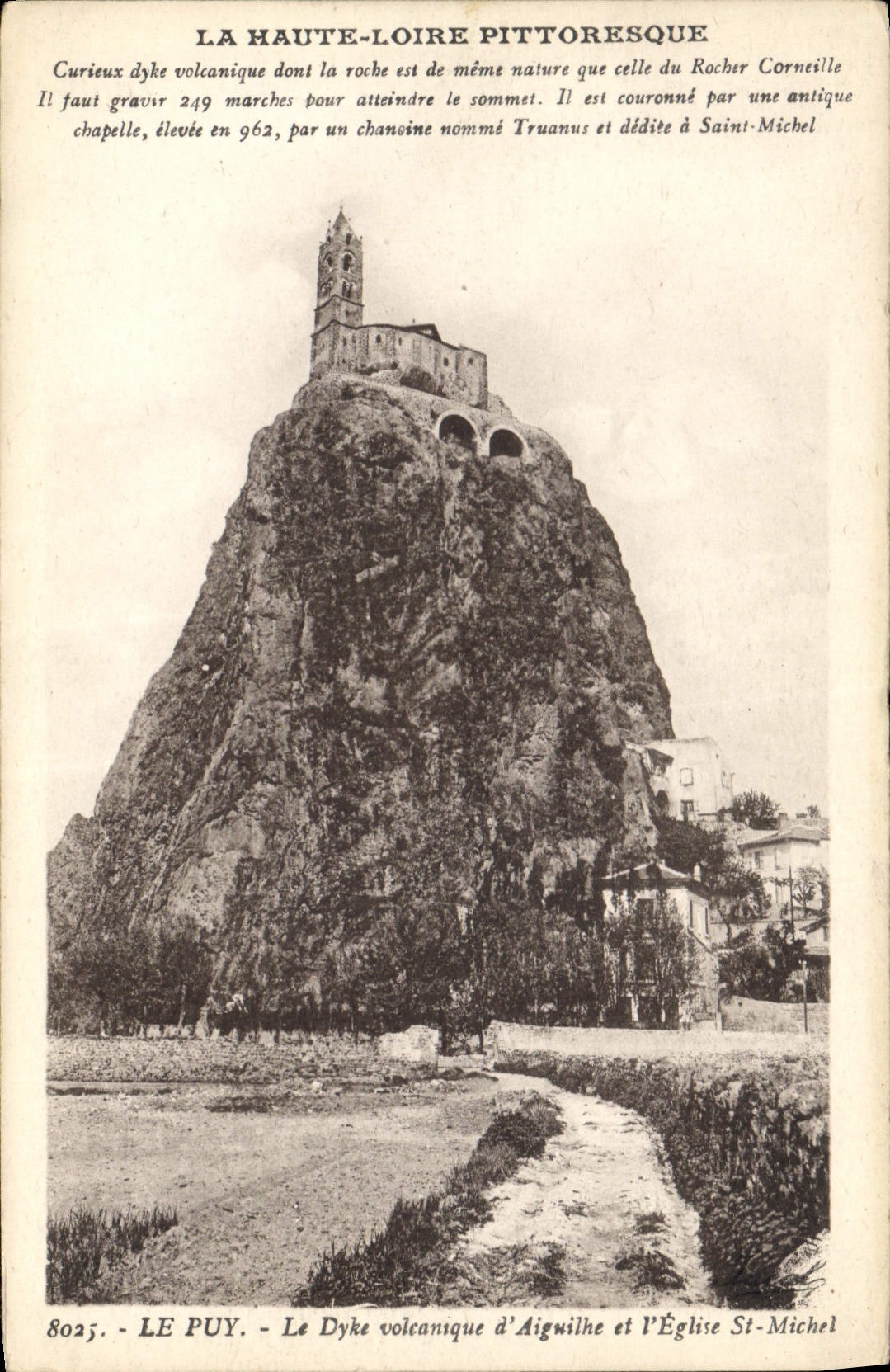 CPA Le Puy Le Dyke volcanique d'Aiguilhe et l'Eglise St Michel 