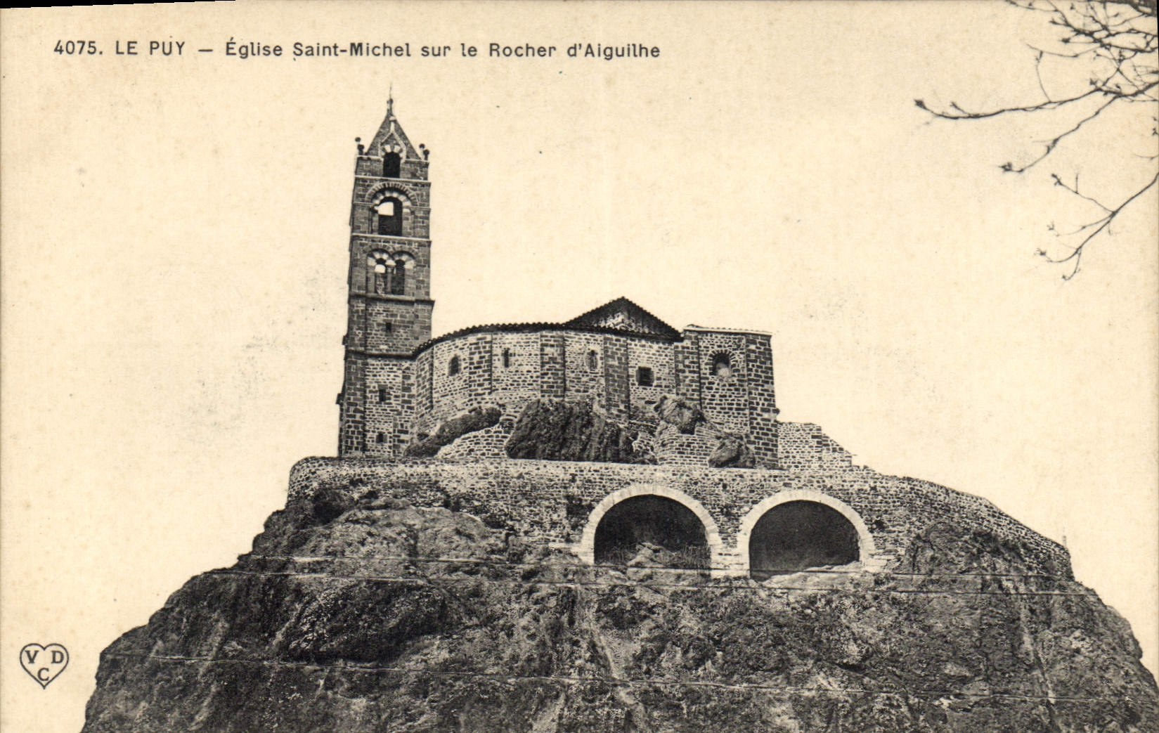 CPA Le Puy Eglise Saint Michel sur le Rocher d'Aiguilhe