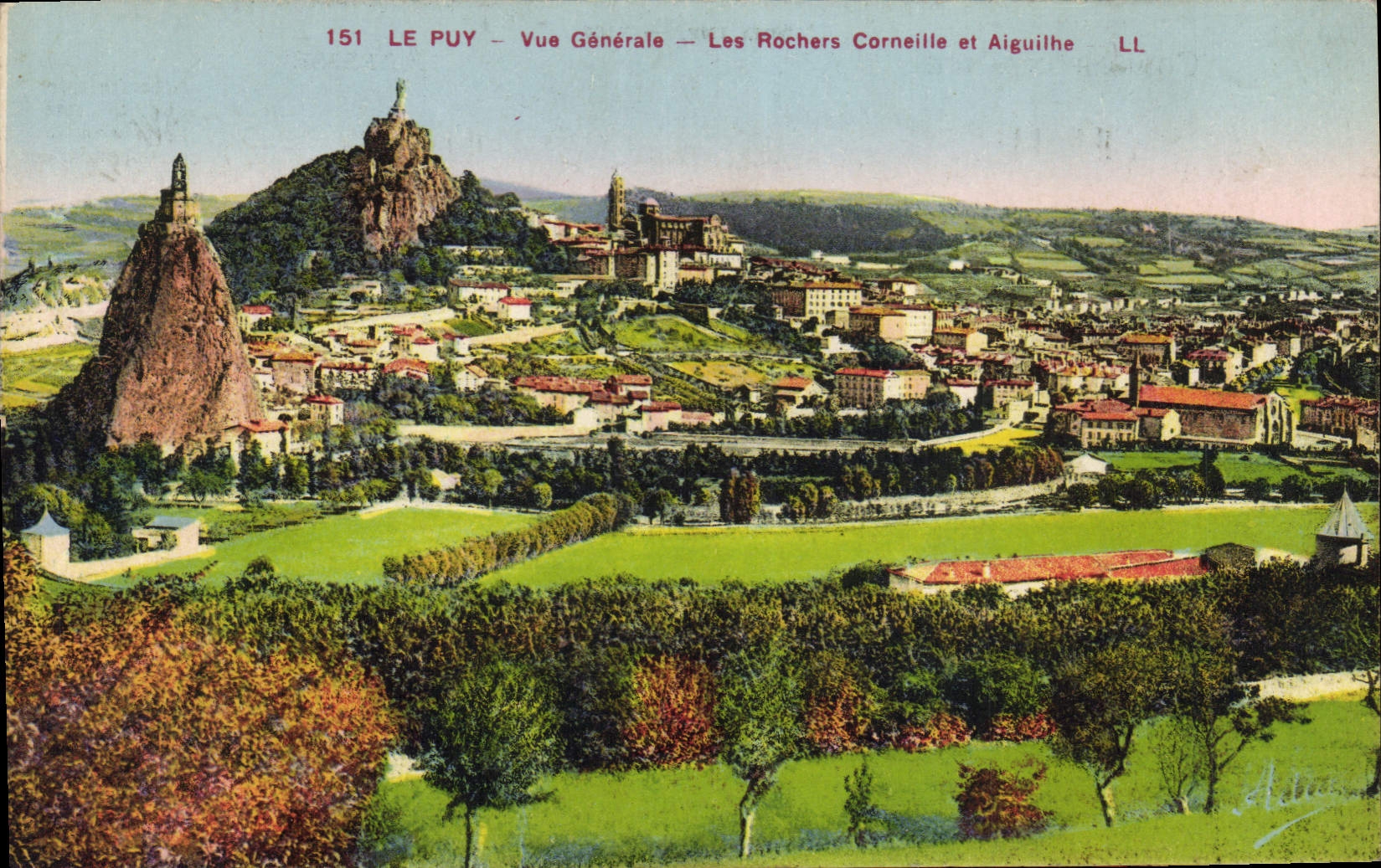 CPA Le Puy Vue Generale Les Rochers Corneille et Aiguilhe 