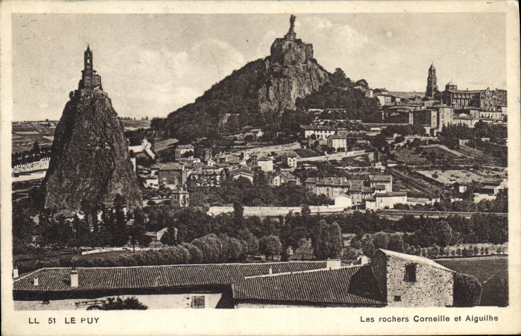 CPA Le Puy Les rochers Corneille et Aiguilhe 