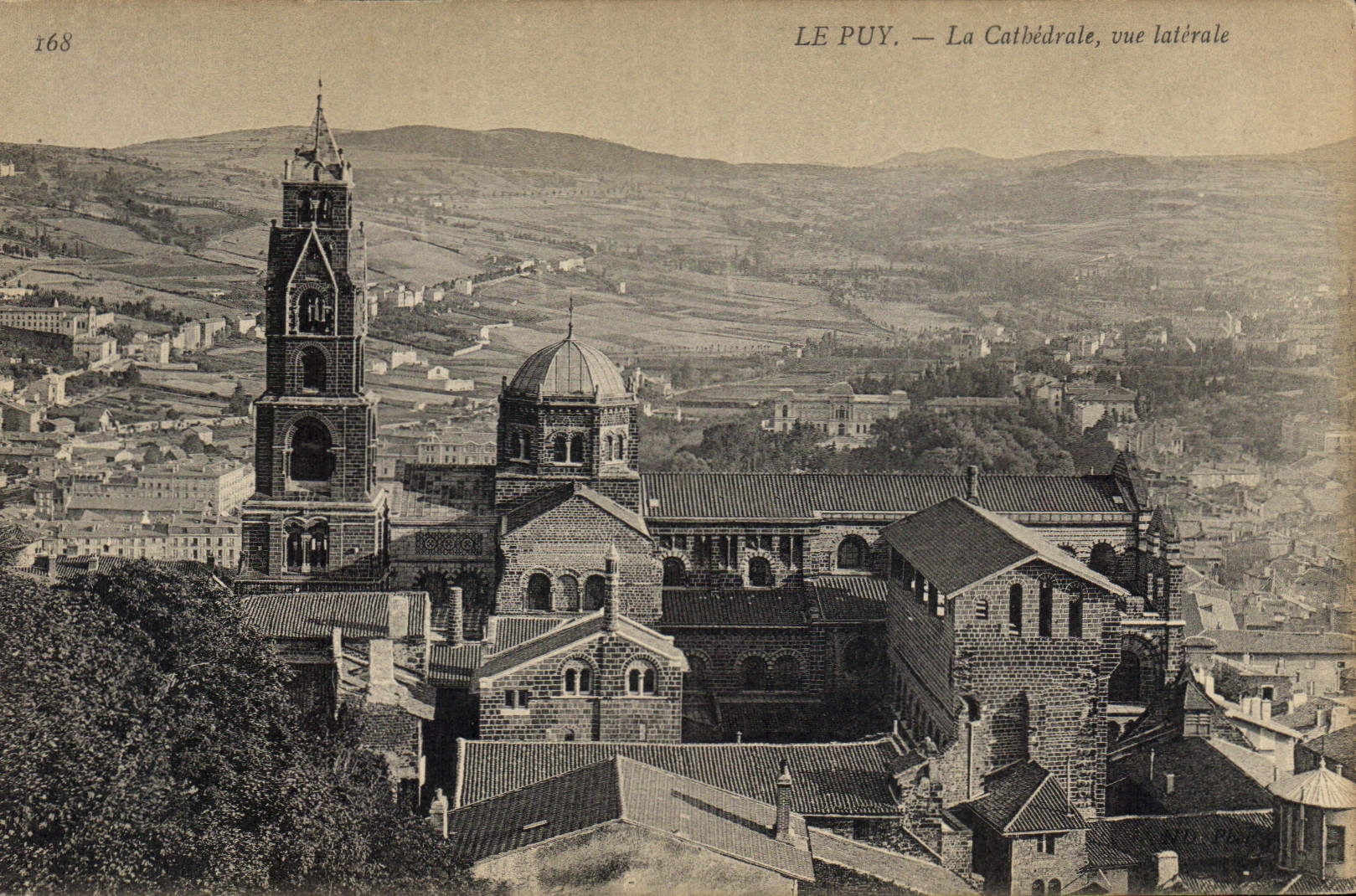 CPA Le Puy La Cathedrale vue laterale 