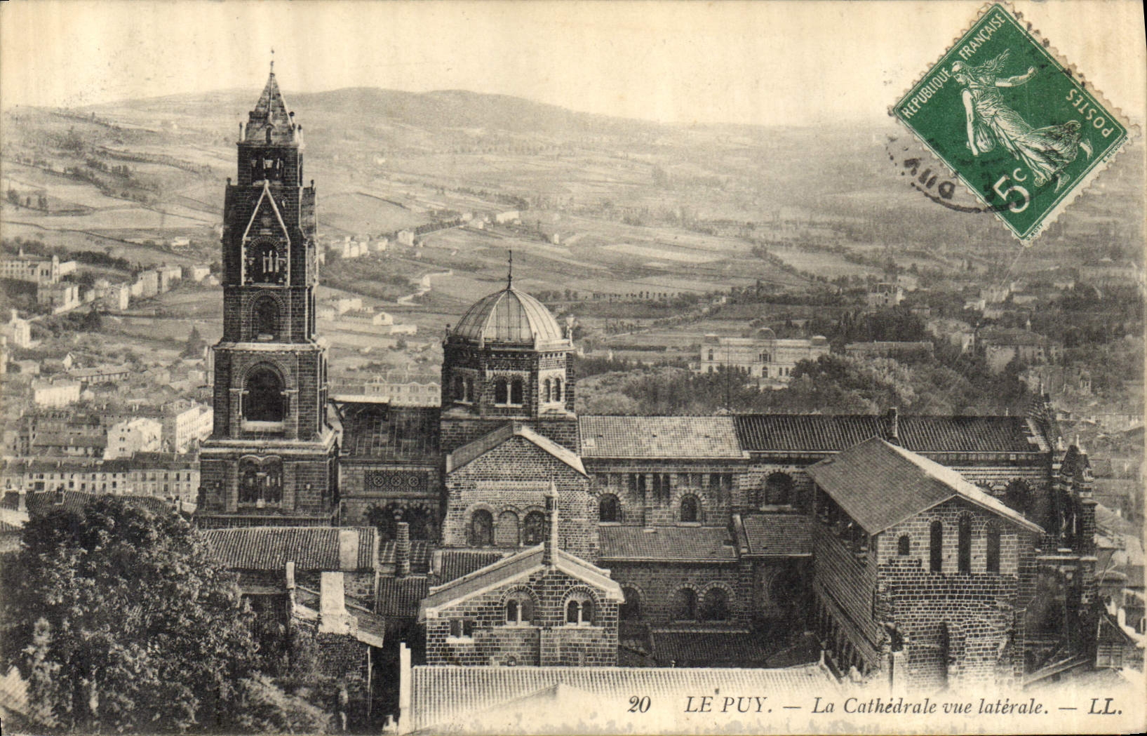 CPA Le Puy La Cathedrale vue laterale 