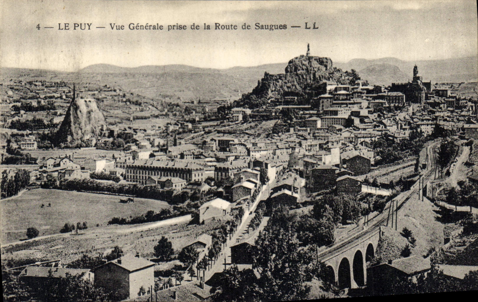 CPA Le Puy Vue Generale prise de la Route de Saugues 