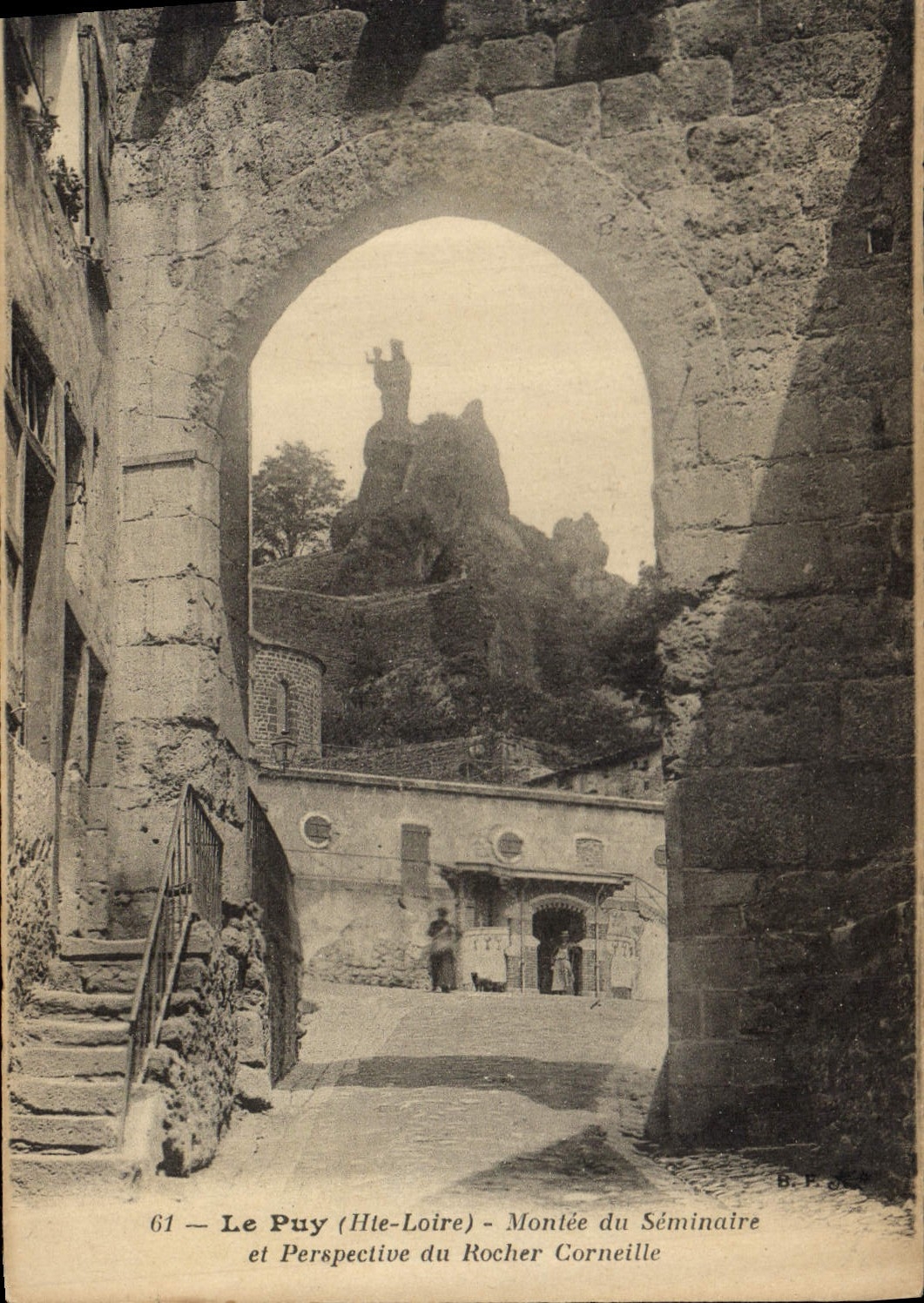 CPA Le Puy Hte Loire Montee du Seminaire et Perspective du Rocher Corneille 