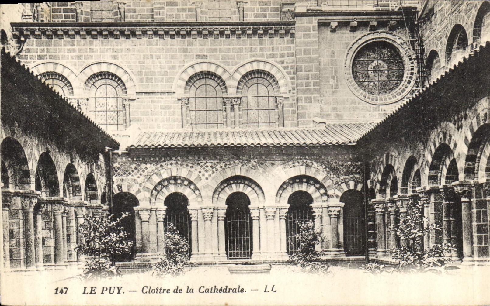 CPA Le Puy Cloitre de la Cathedrale 