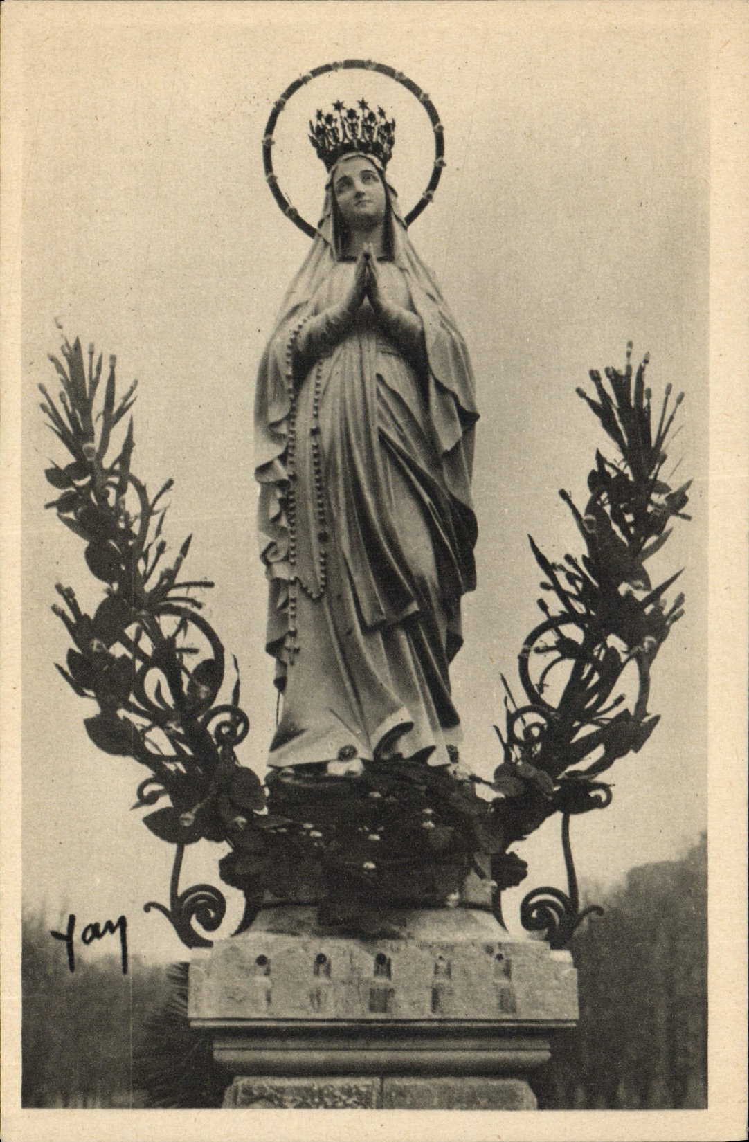 CPA Lourdes La Vierge Couronnee 