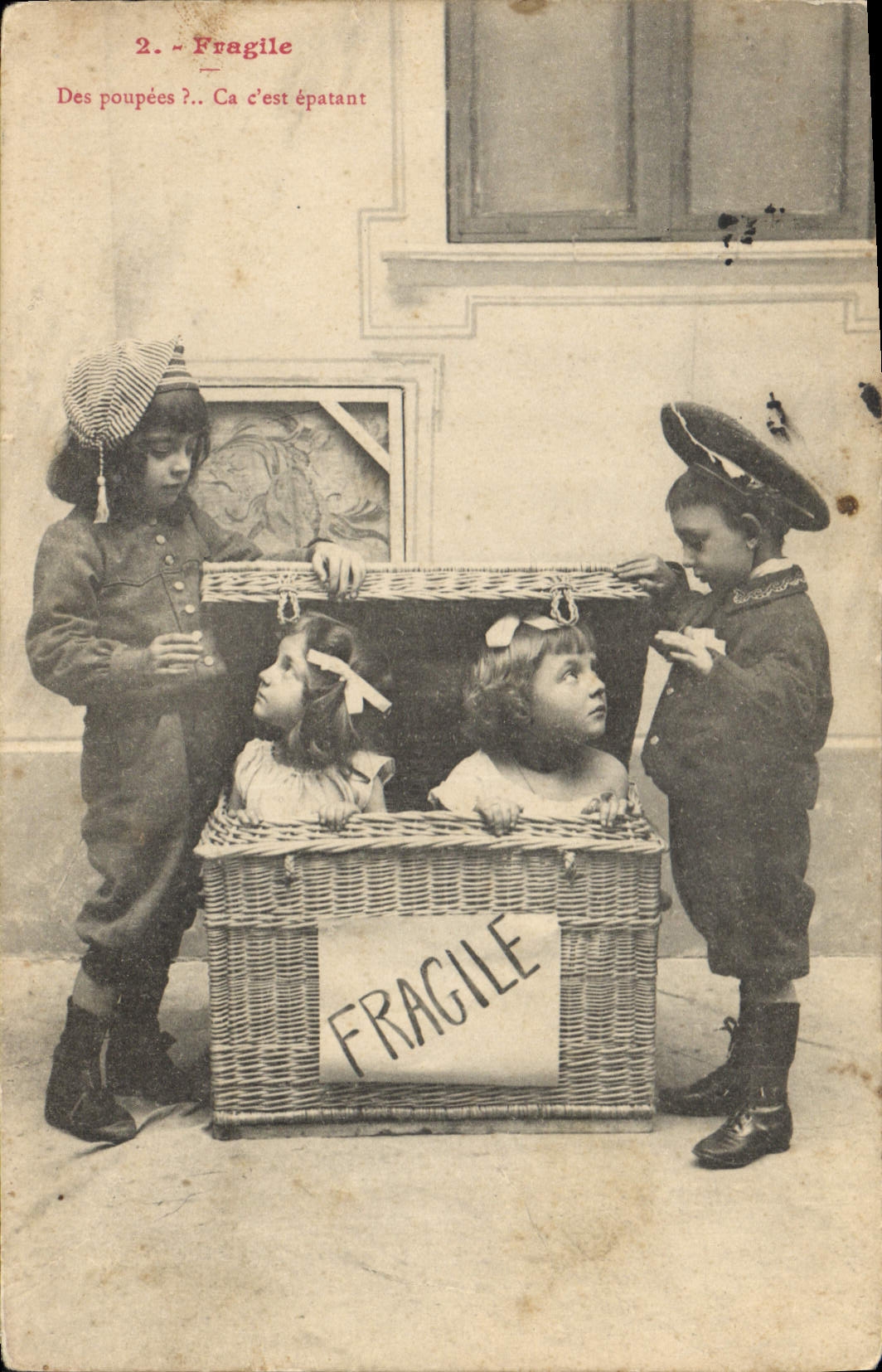 CPA Fragile Des poupees Ca c'est epatant 