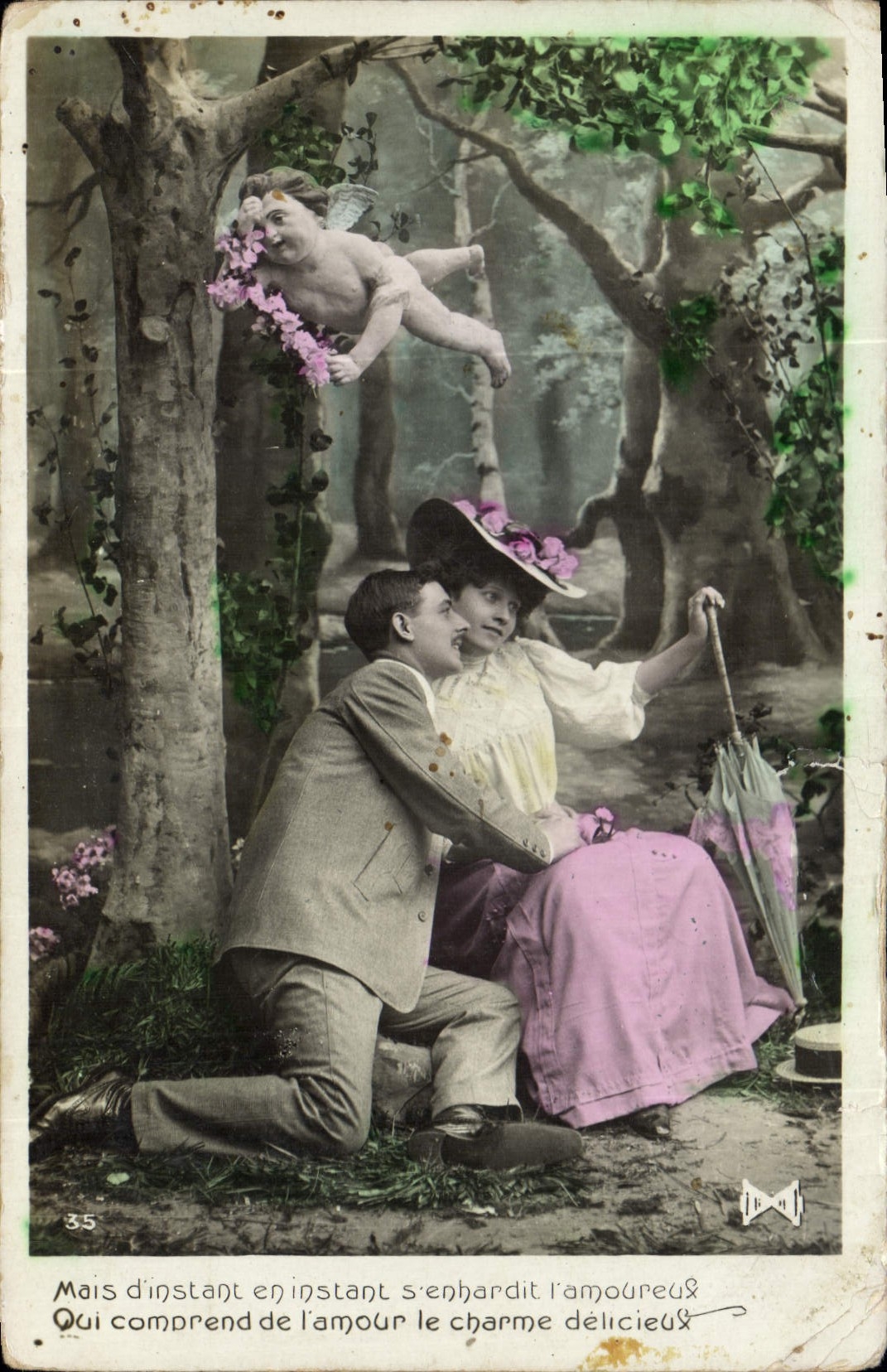 CPA Mais d'instant en instant s enhardit l'amoureux Femme Ange