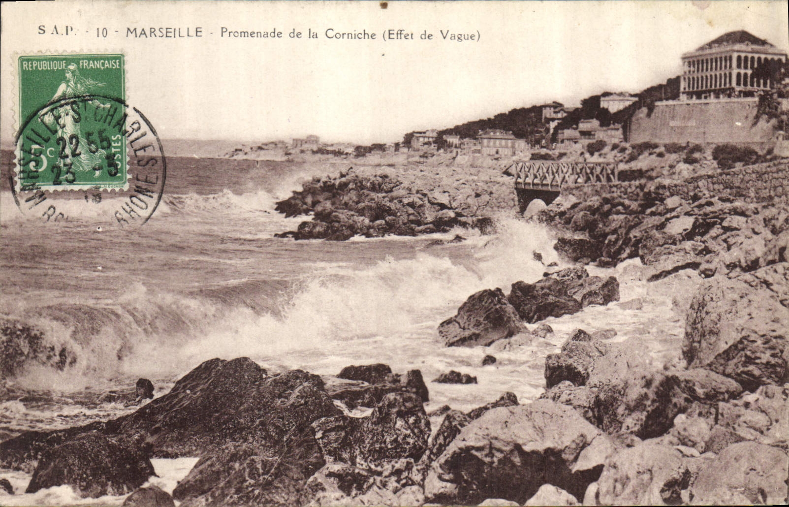 CPA Marseille Promenade de la Corniche Effet de Vague 