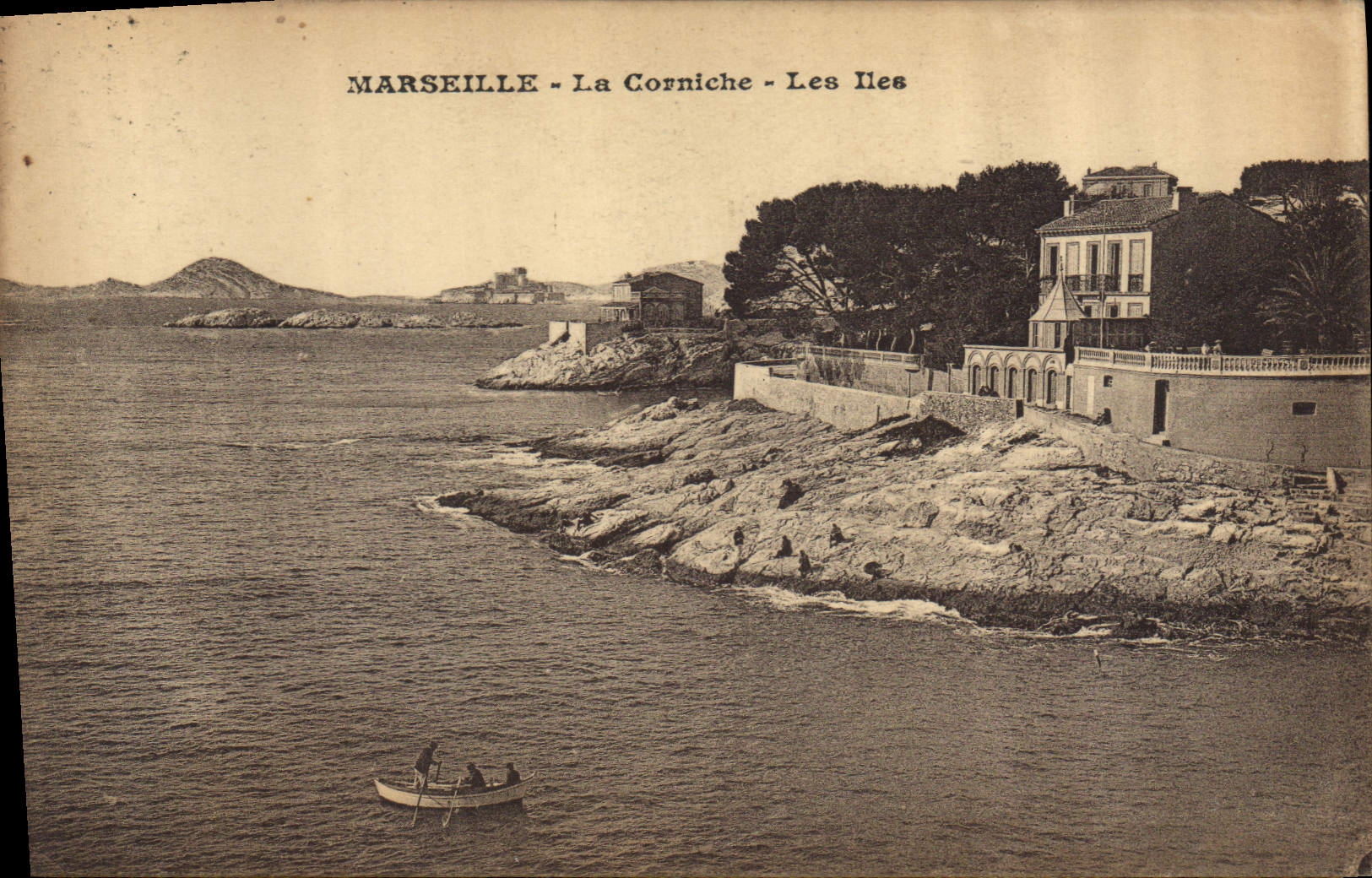 CPA Marseille La Corniche Les Iles 