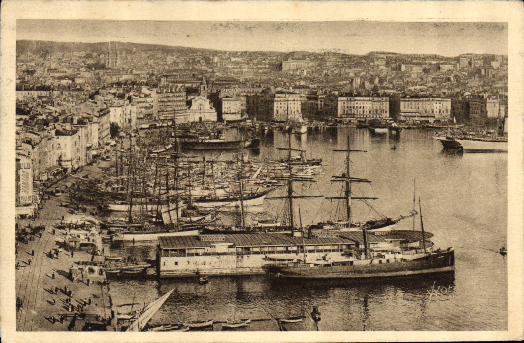 CPA Marseille Un Coin du Vieux Port 