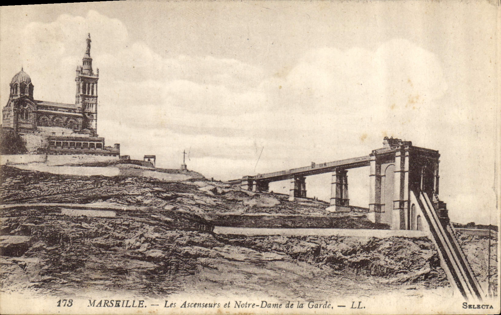 CPA Marseille Les Ascenseurs et Notre Dame de la Garde 
