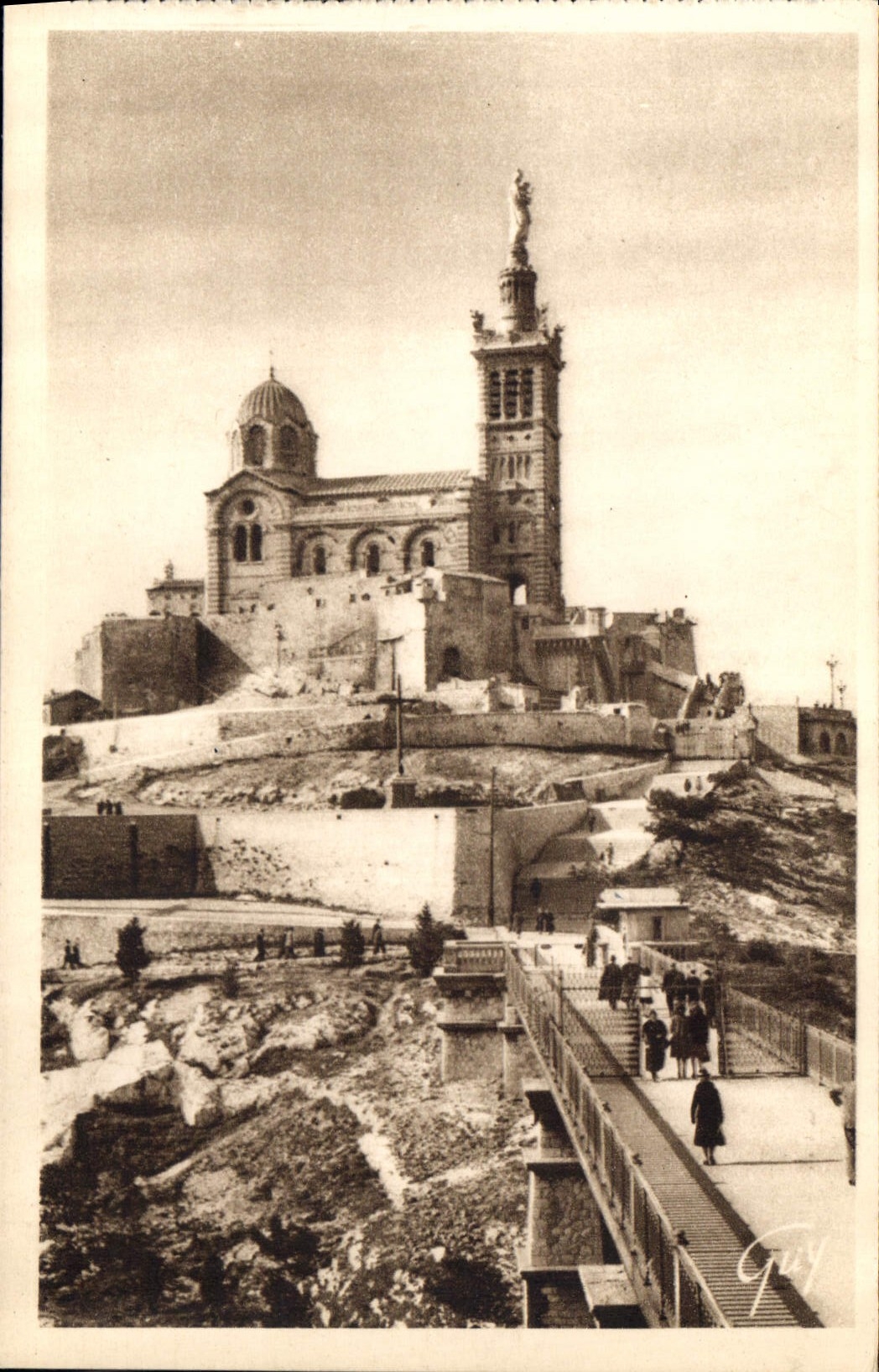 CPA Marseille B du R Basilique de Notre Dame de la Garde 