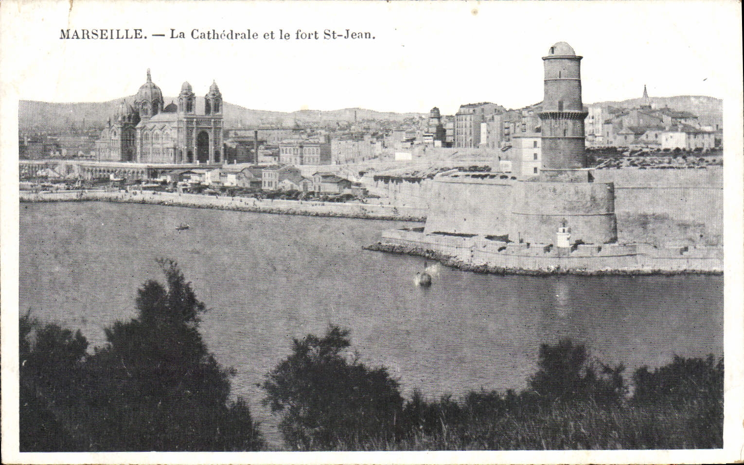 CPA Marseille La Cathedrale et le Fort St Jean 