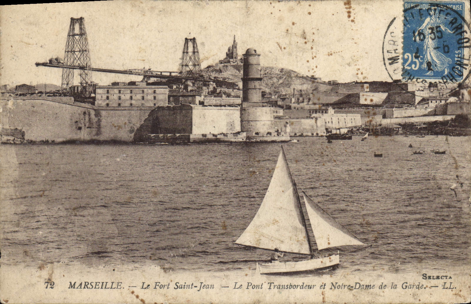 CPA Marseille Le Fort Saint Jean Le Pont Transbordeur et Notre Dame de la Garde 