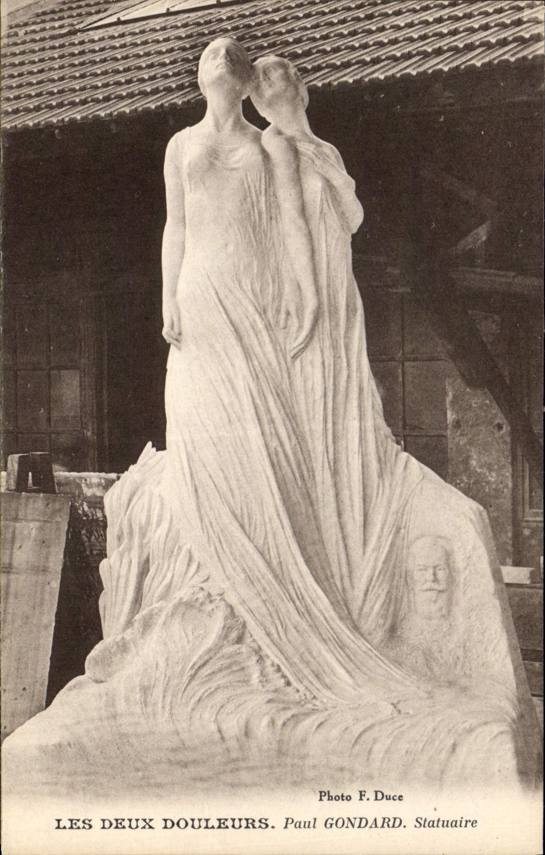CPA Les Deux Douleurs Paul Gondard Statuaire 