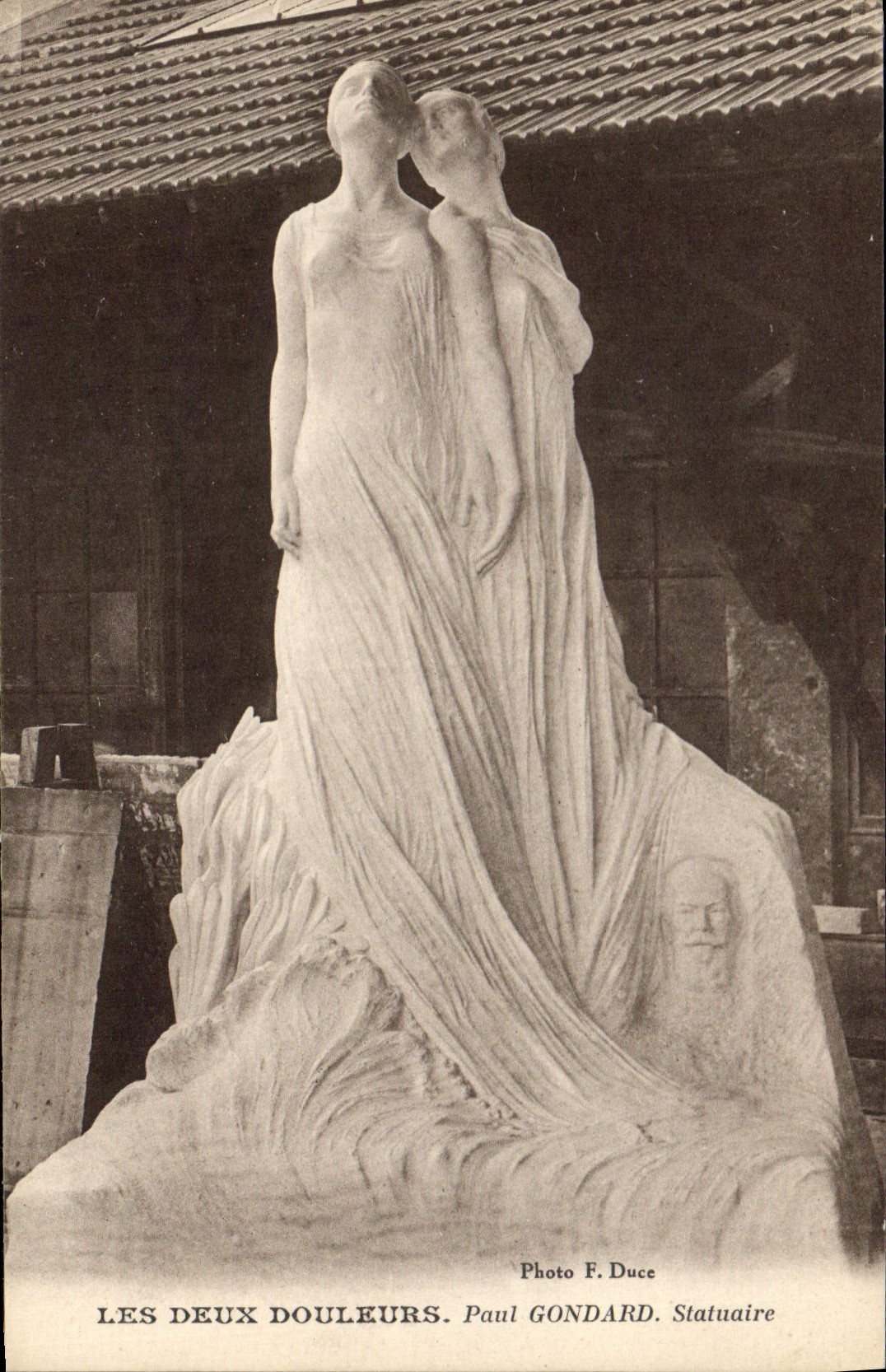 CPA Les Deux Douleurs Paul Gondard Statuaire