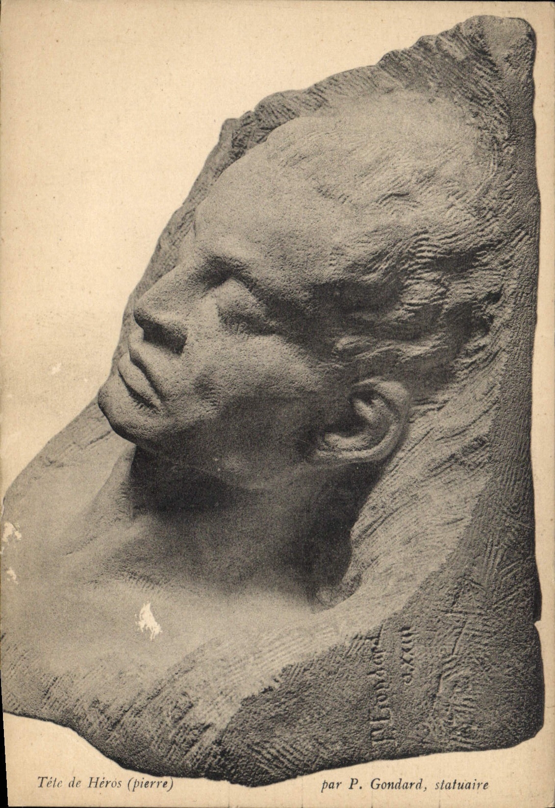 CPA Tete de Heros pierre par Paul Gondard Statuaire
