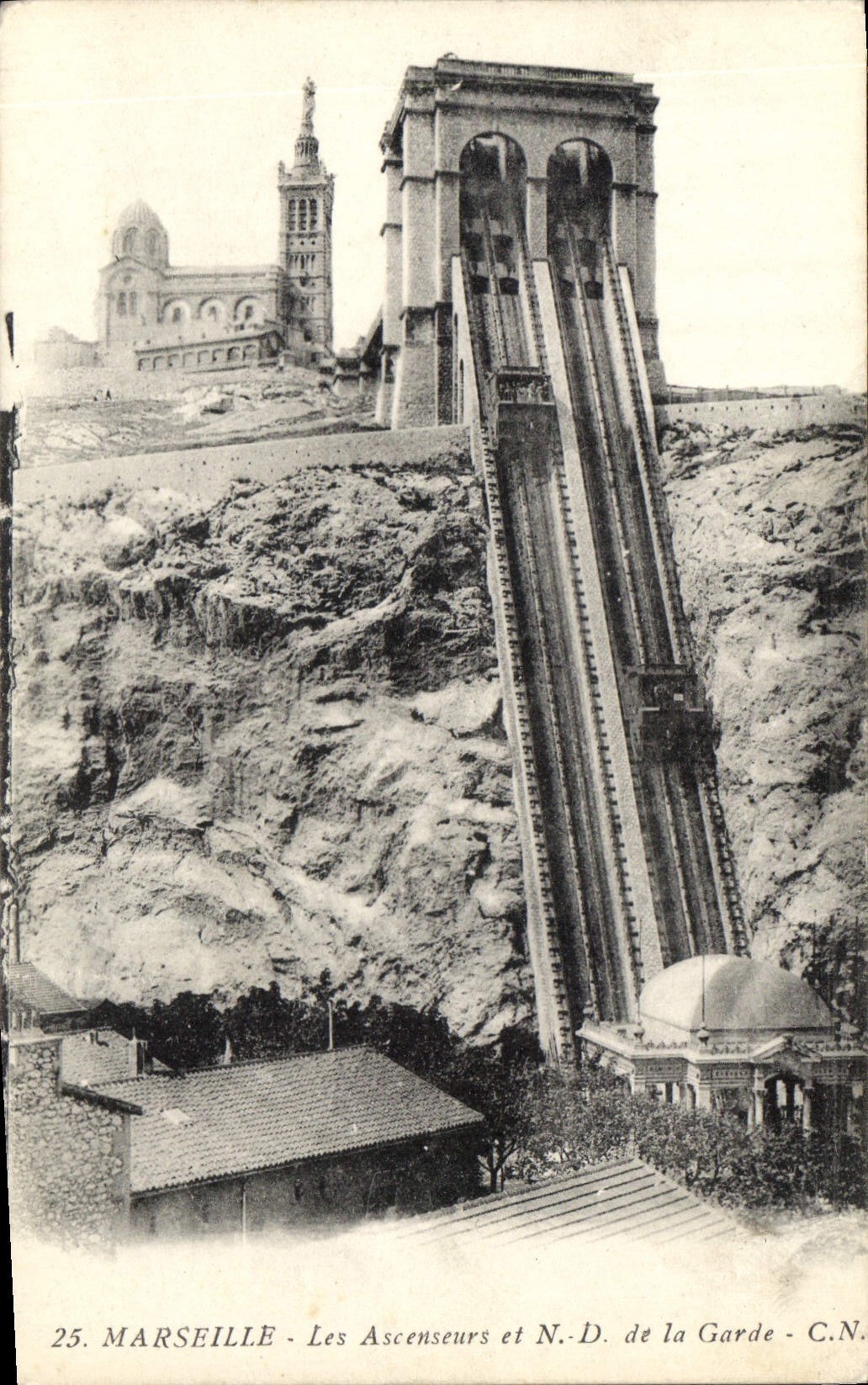 CPA Marseille Les Ascenseurs et Notre Dame de la Garde 