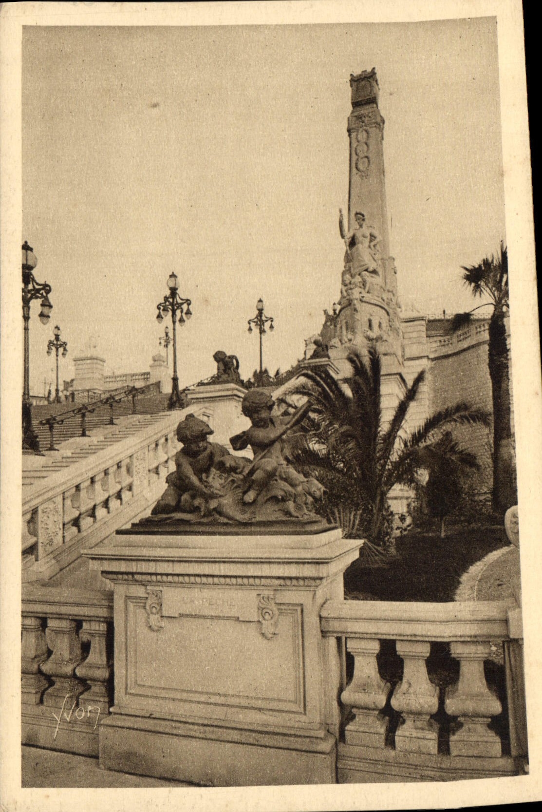 CPA Marseille Detail de l'Escalier Monumental Senes et Amal Architectes