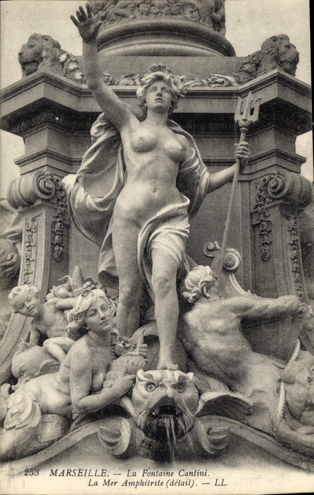 CPA Marseille La Fontaine Cantini la mer Amphitrite detail 