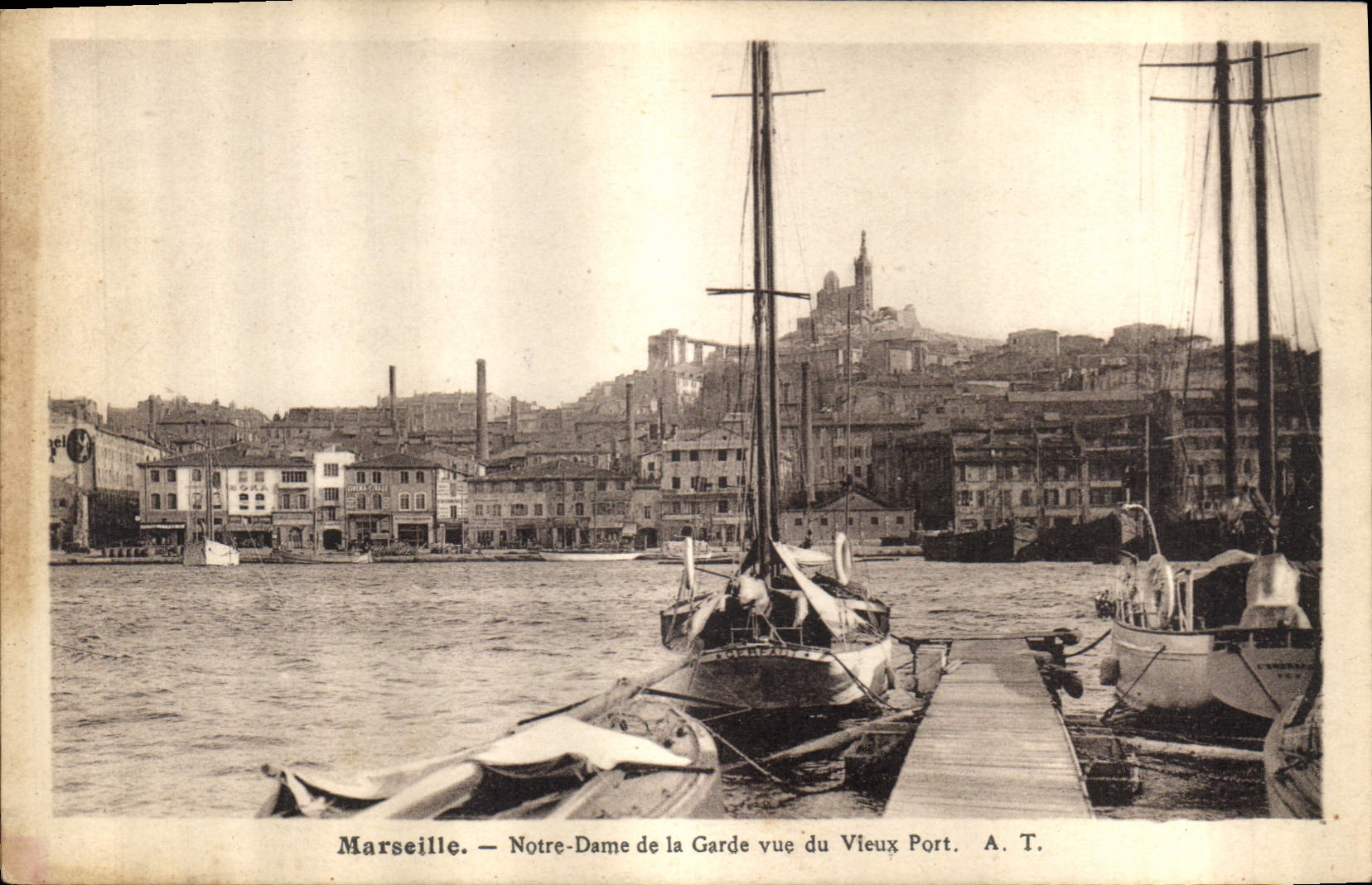 CPA Marseille Notre Dame de la Garde vue du Vieux Port 