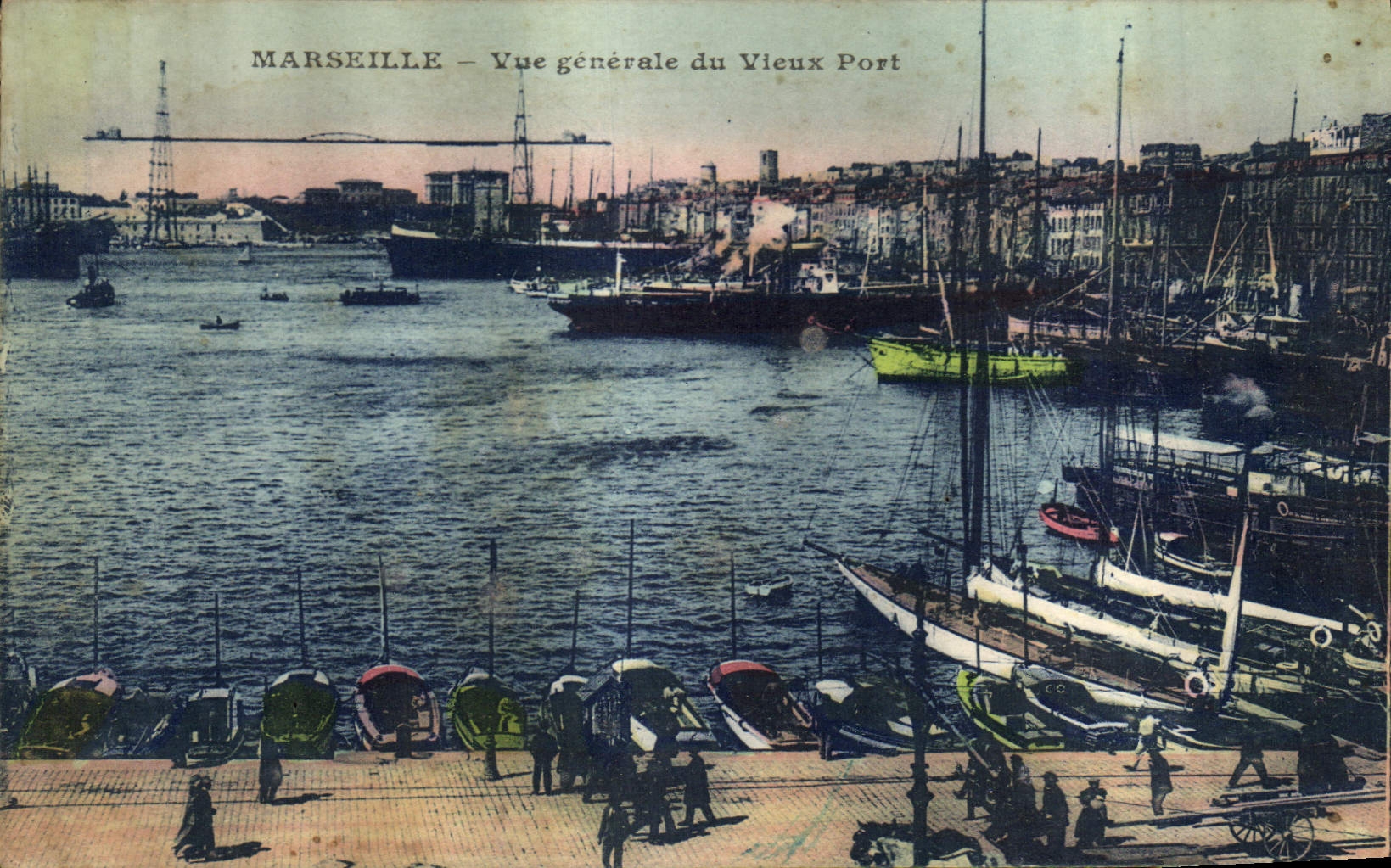 CPA Marseille Vue generale du Vieux Port Bateaux