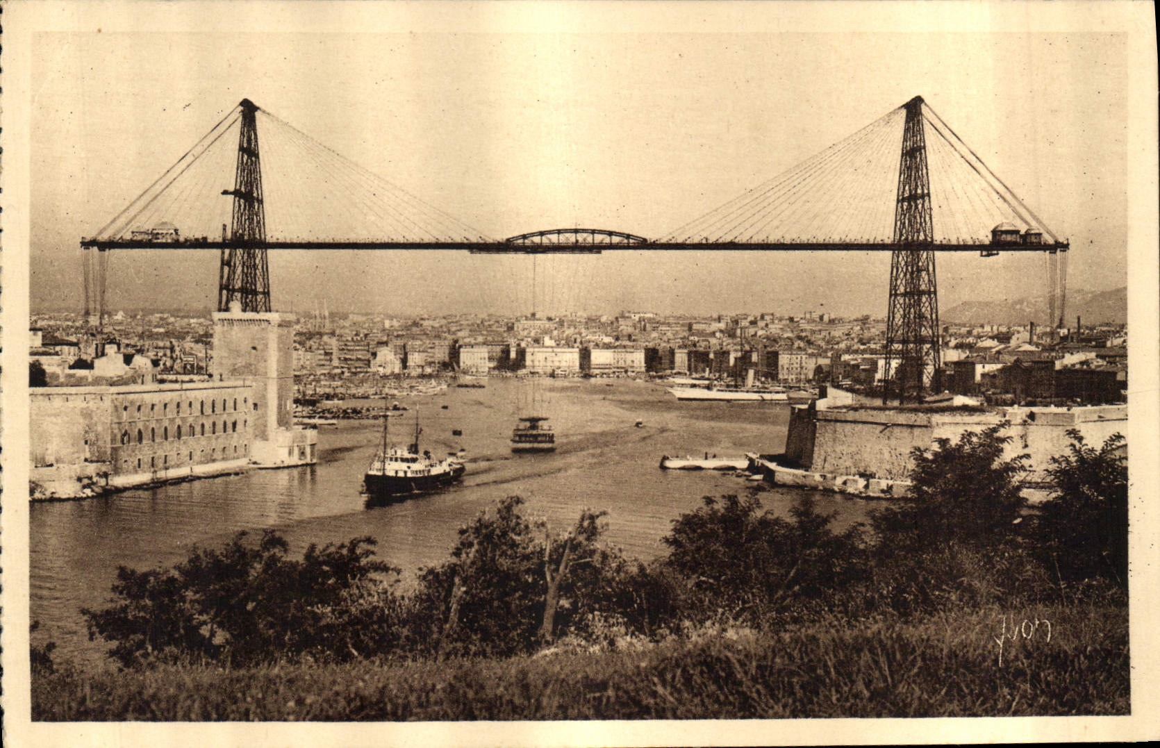 CPA Marseille Bouches du Rhone Entree du Vieux Port et Pont Transbordeur 