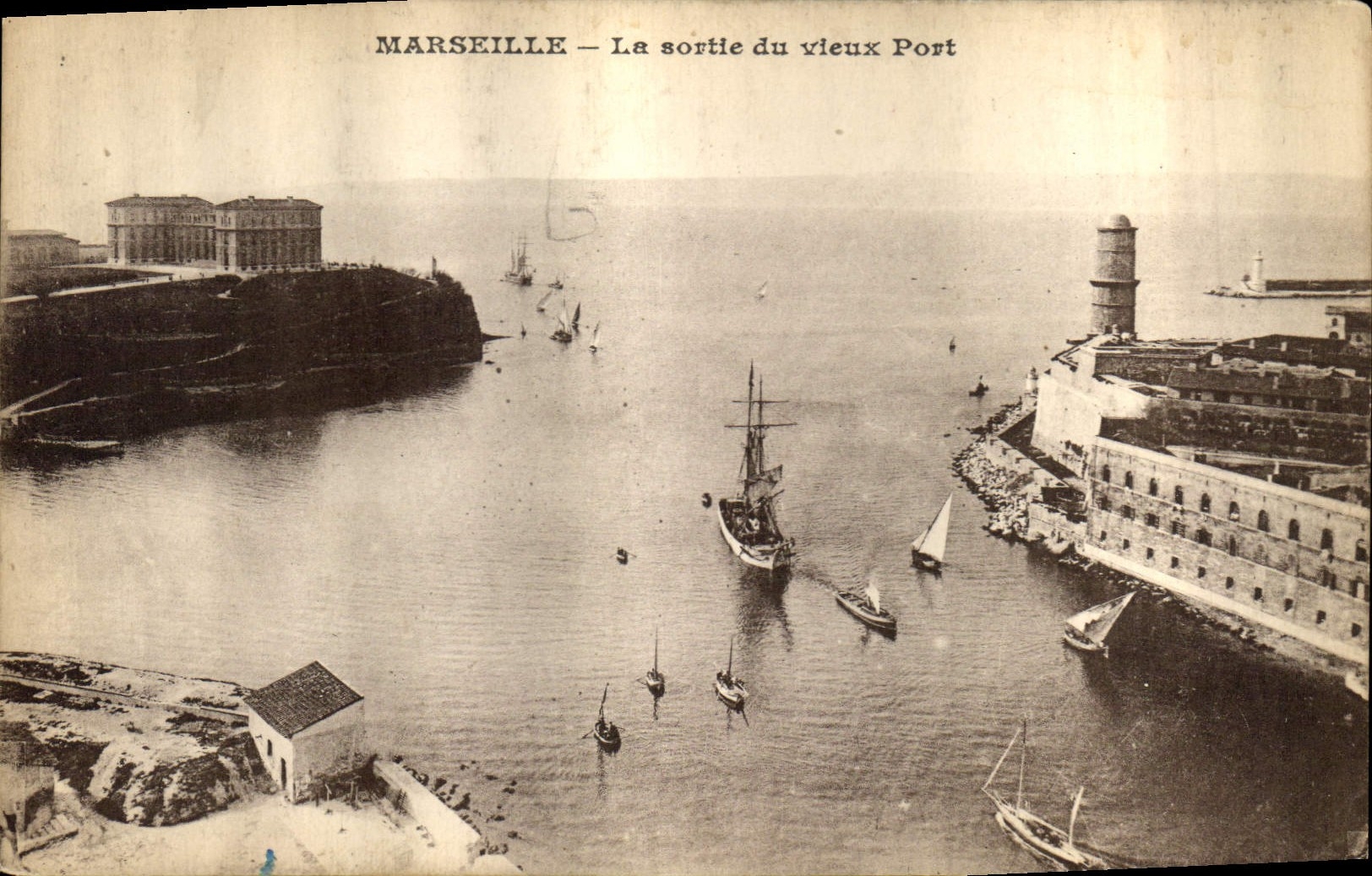 CPA Marseille La Sortie du Vieux Port 