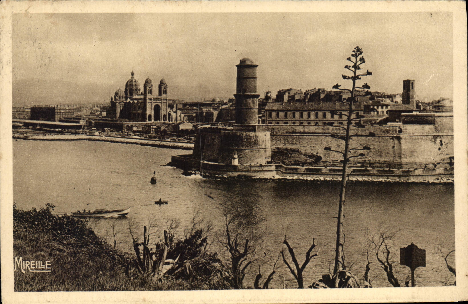 CPA Marseille La Cathedrale et le Fort Saint Jean 
