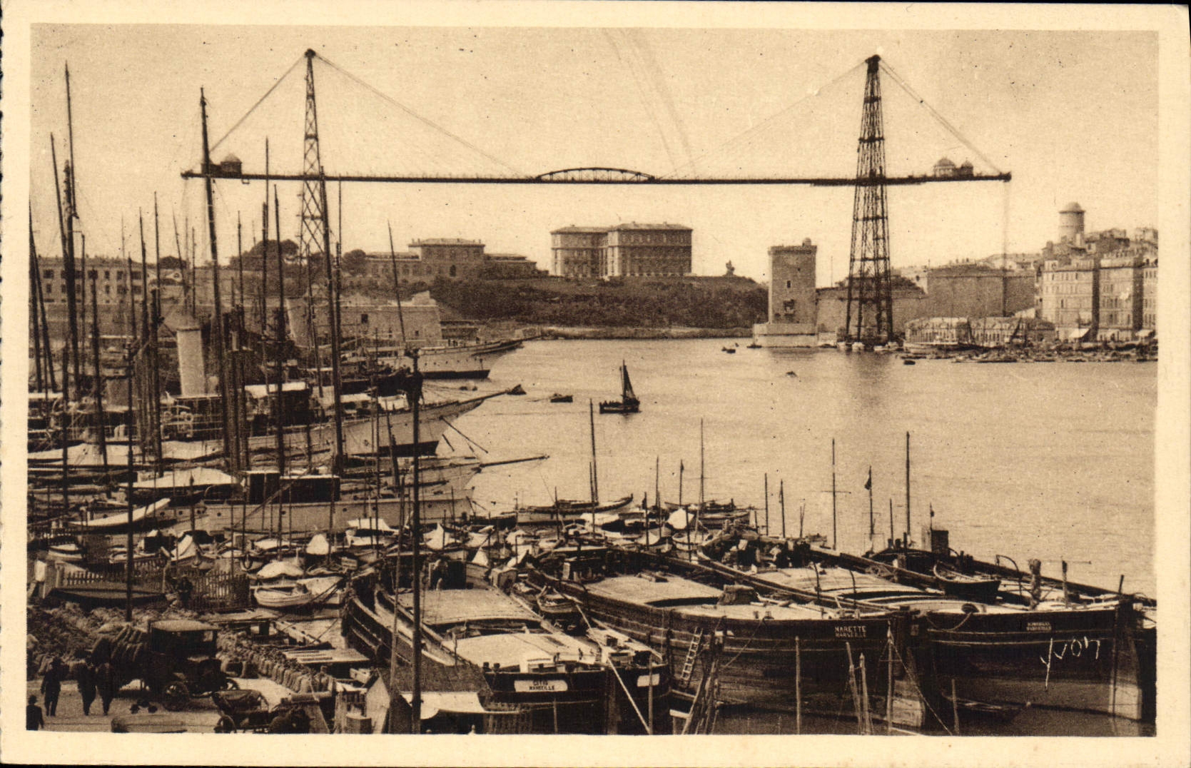 CPA Marseille Bouches du Rhone Le Vieux Port et le Pont Transbordeur 