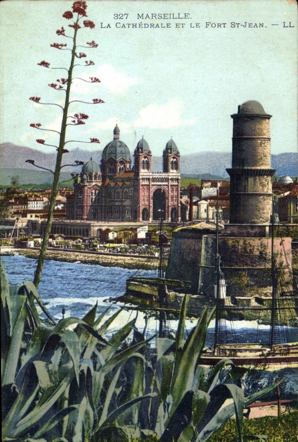 CPA Marseille La Cathedrale et le Fort St Jean 
