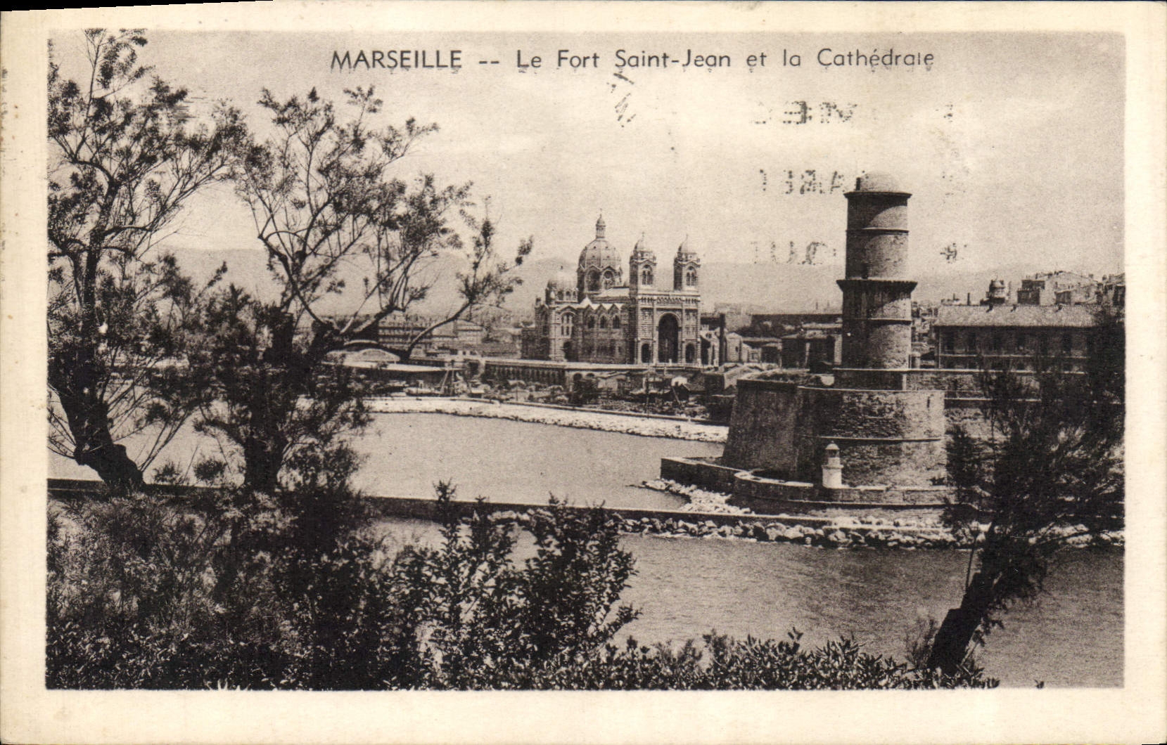 CPA Marseille Le Fort Saint Jean et la Cathedrale 