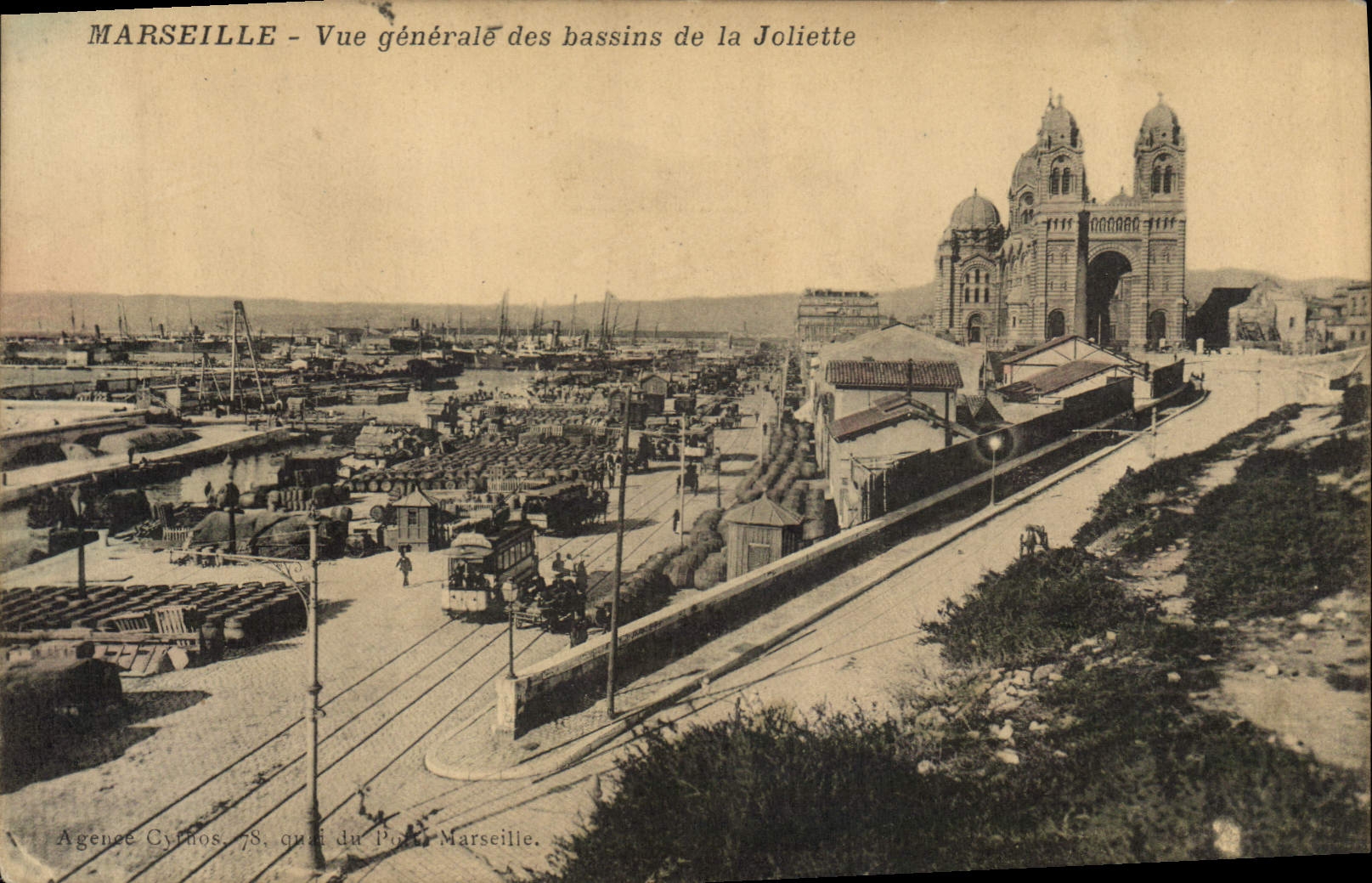 CPA Marseille Vue generale des Bassins de la Joliette 