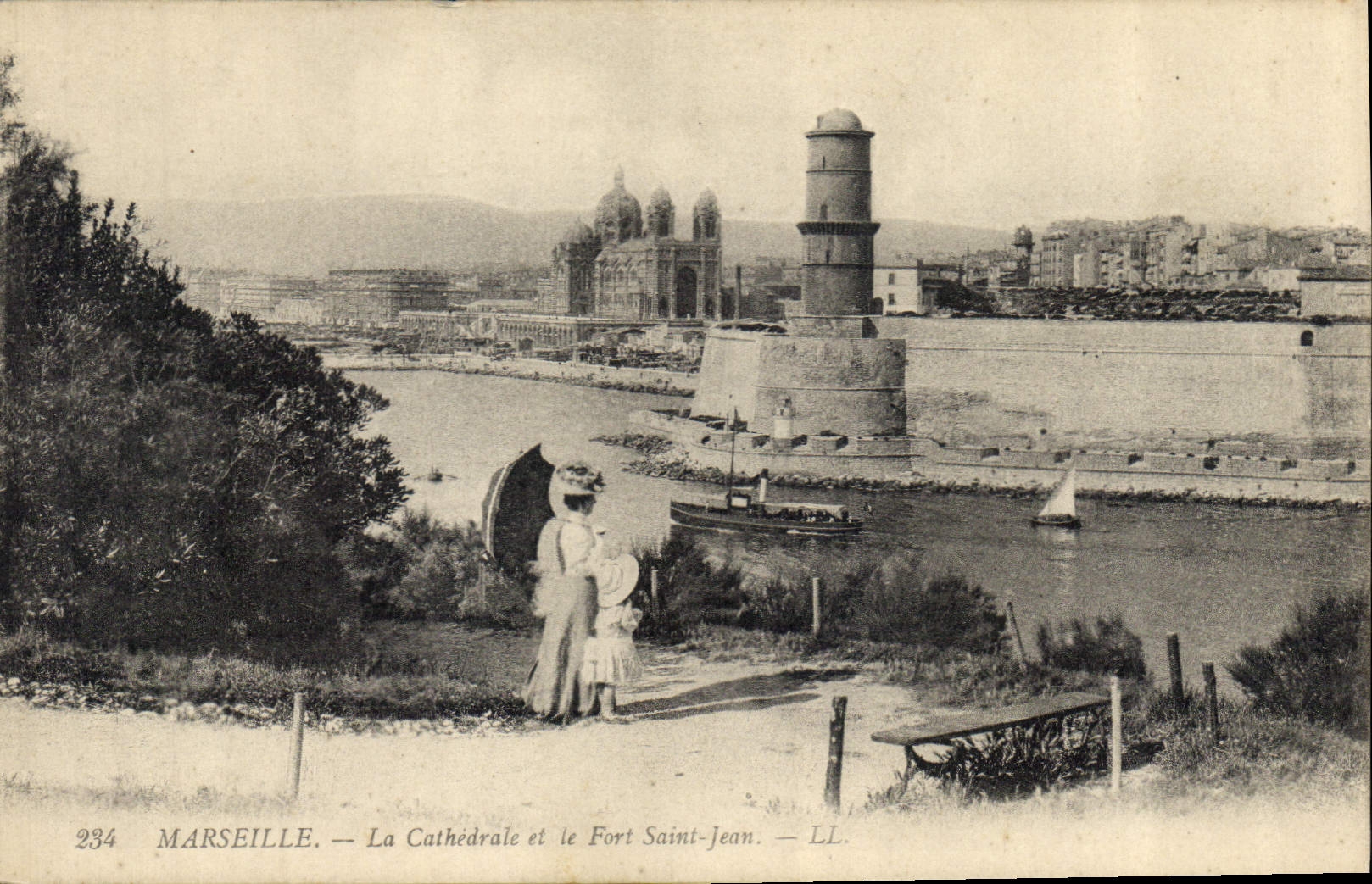 CPA Marseille La Cathedrale et le Fort Saint Jean 
