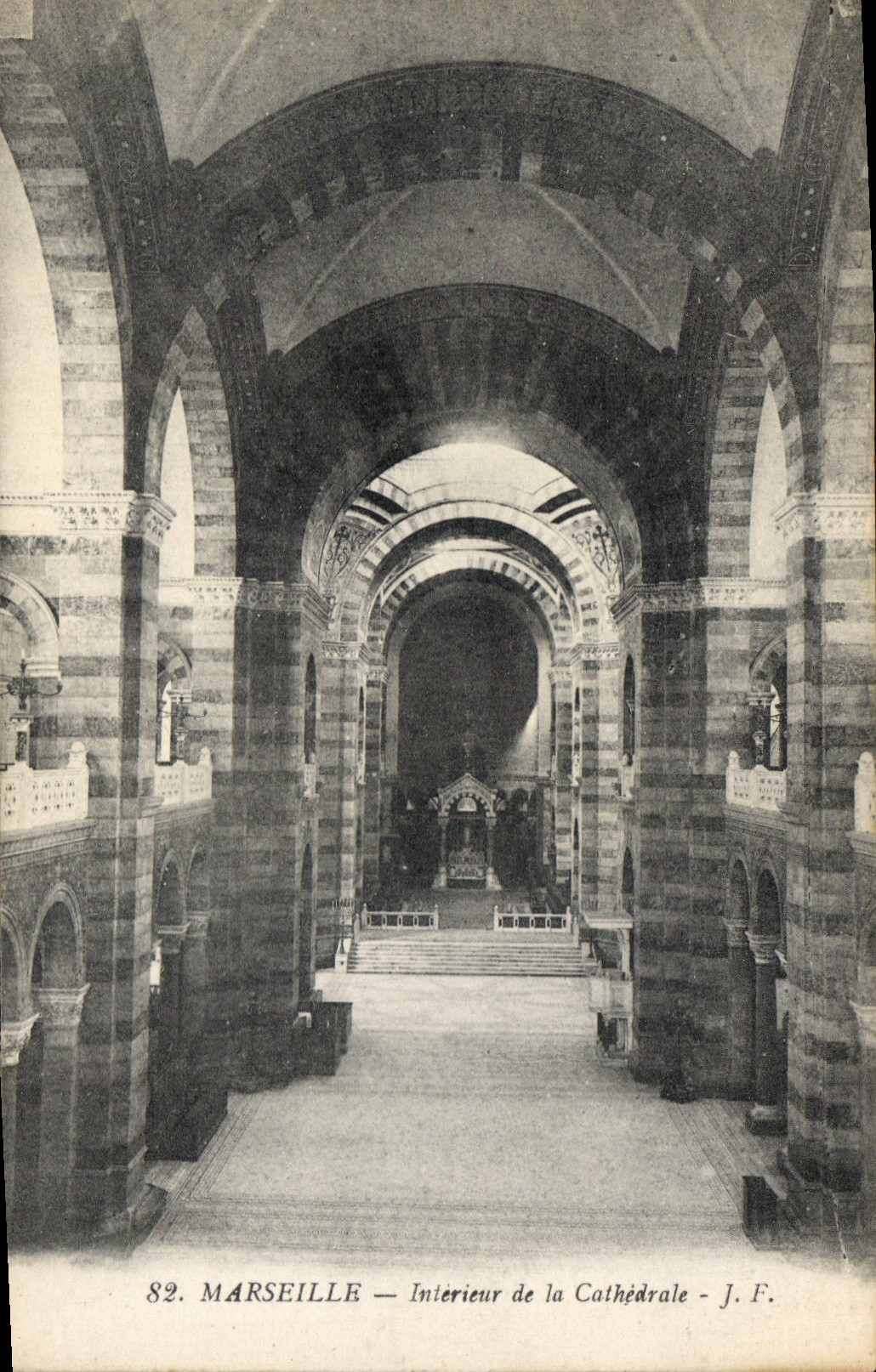 CPA Marseille Interieur de la Cathedrale 
