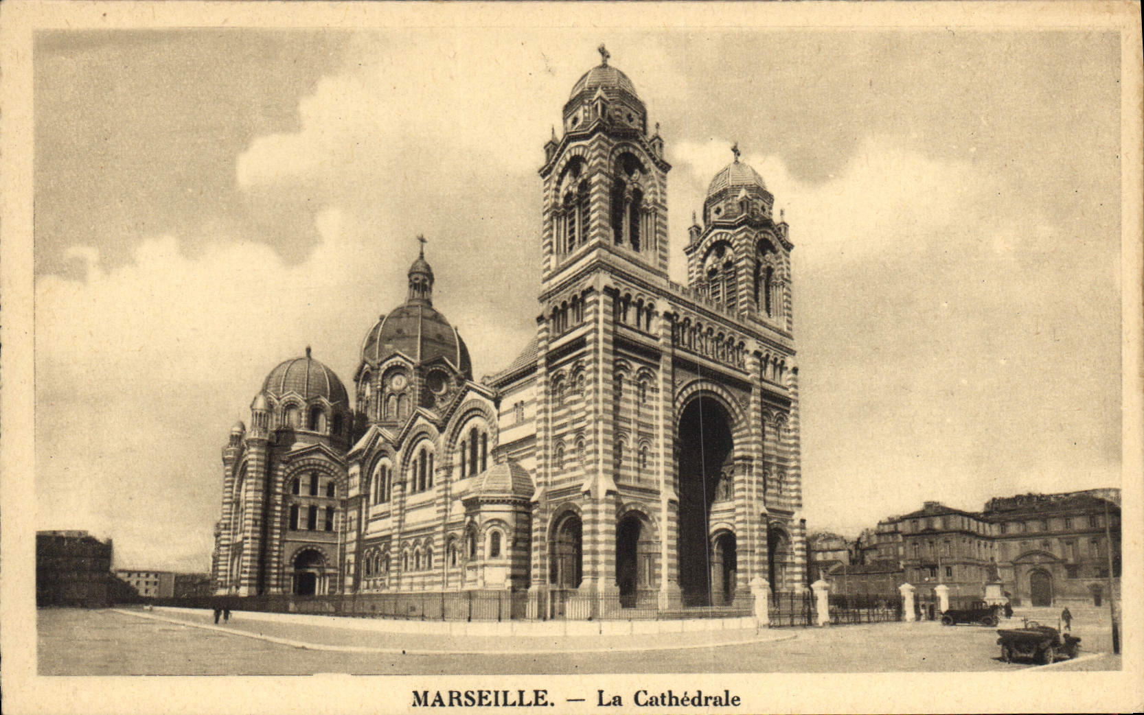 CPA Marseille La Cathedrale 
