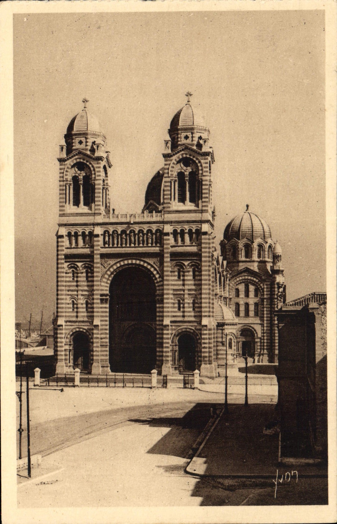 CPA Marseille Bouches du Rhone La Cathedrale 