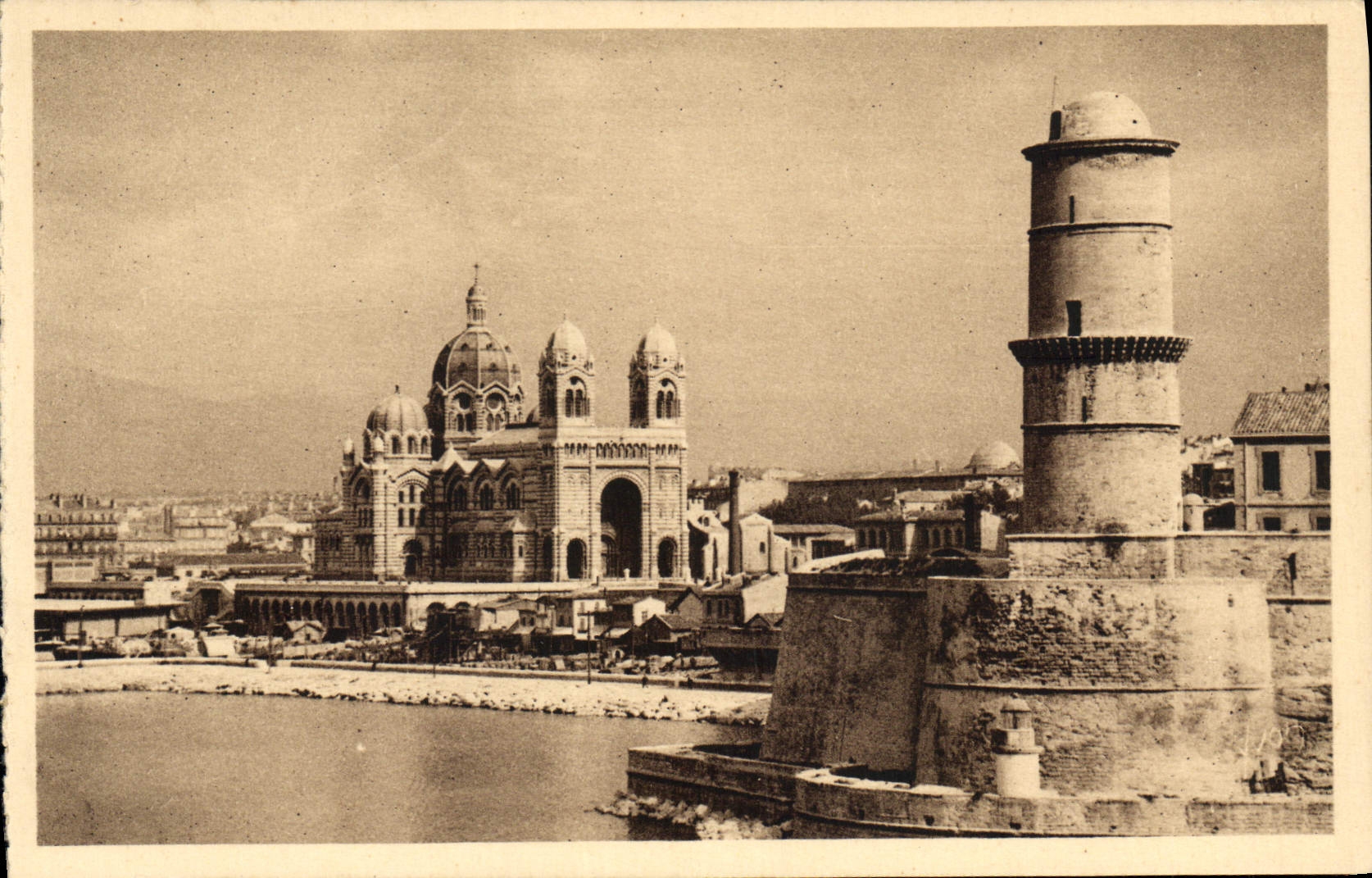 CPA Marseille Bouches du Rhone La Cathedrale et le Fort St Jean 