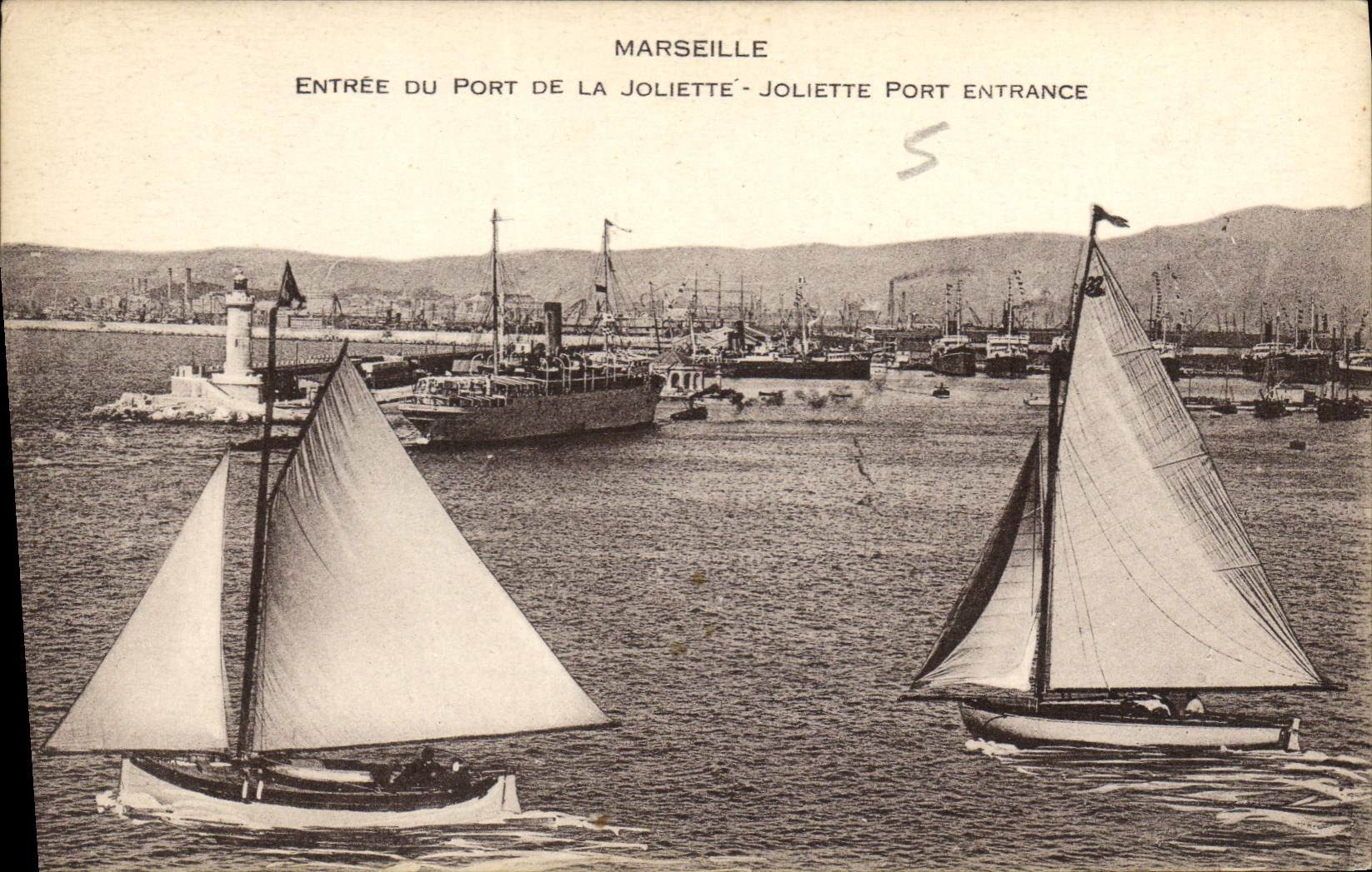 CPA Marseille Entree du Port de la Joliette Bateaux