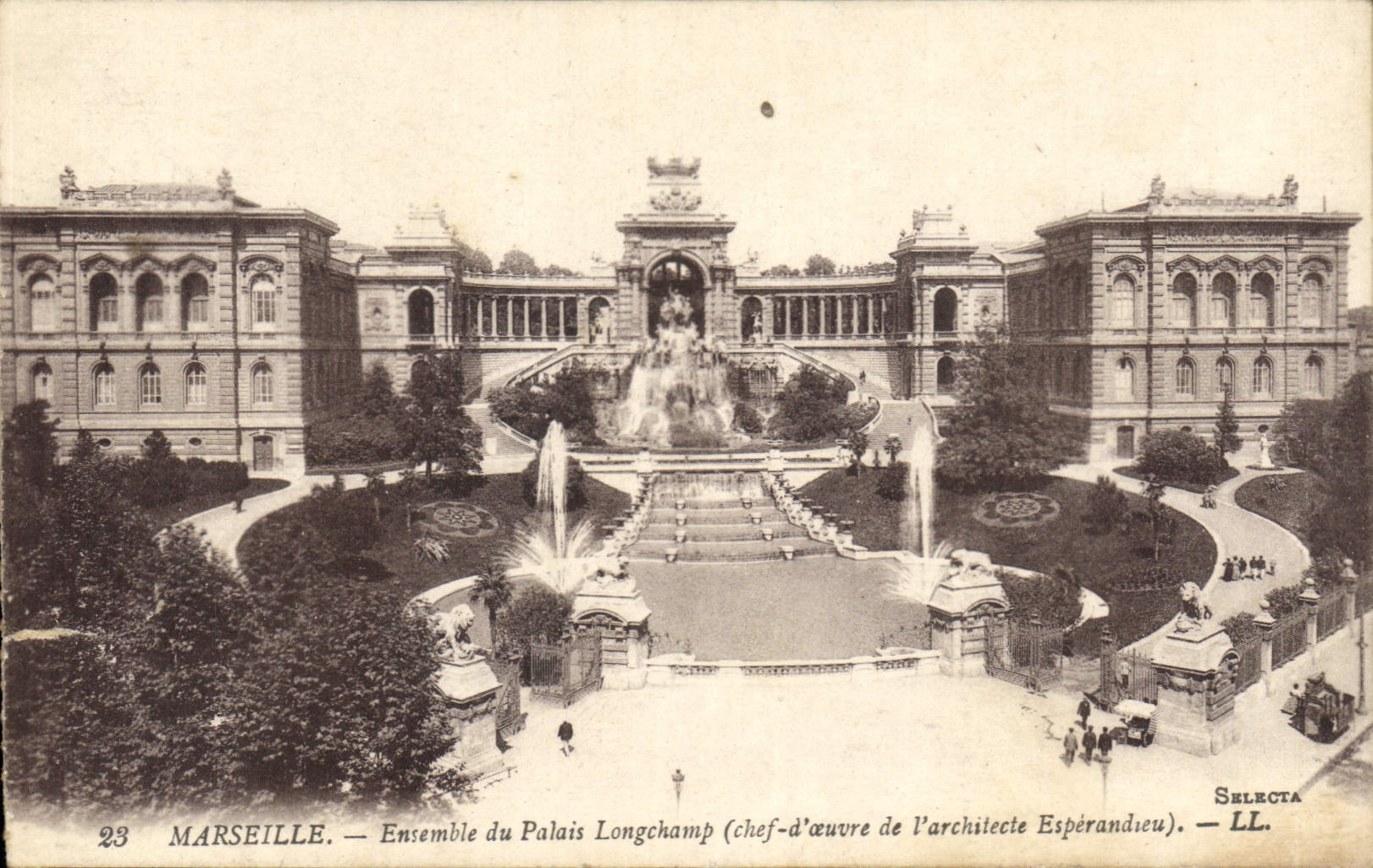 CPA Marseille Ensemble du Palais Longchamp Chef d'oeuvre de l'Architecte Esperandieu 