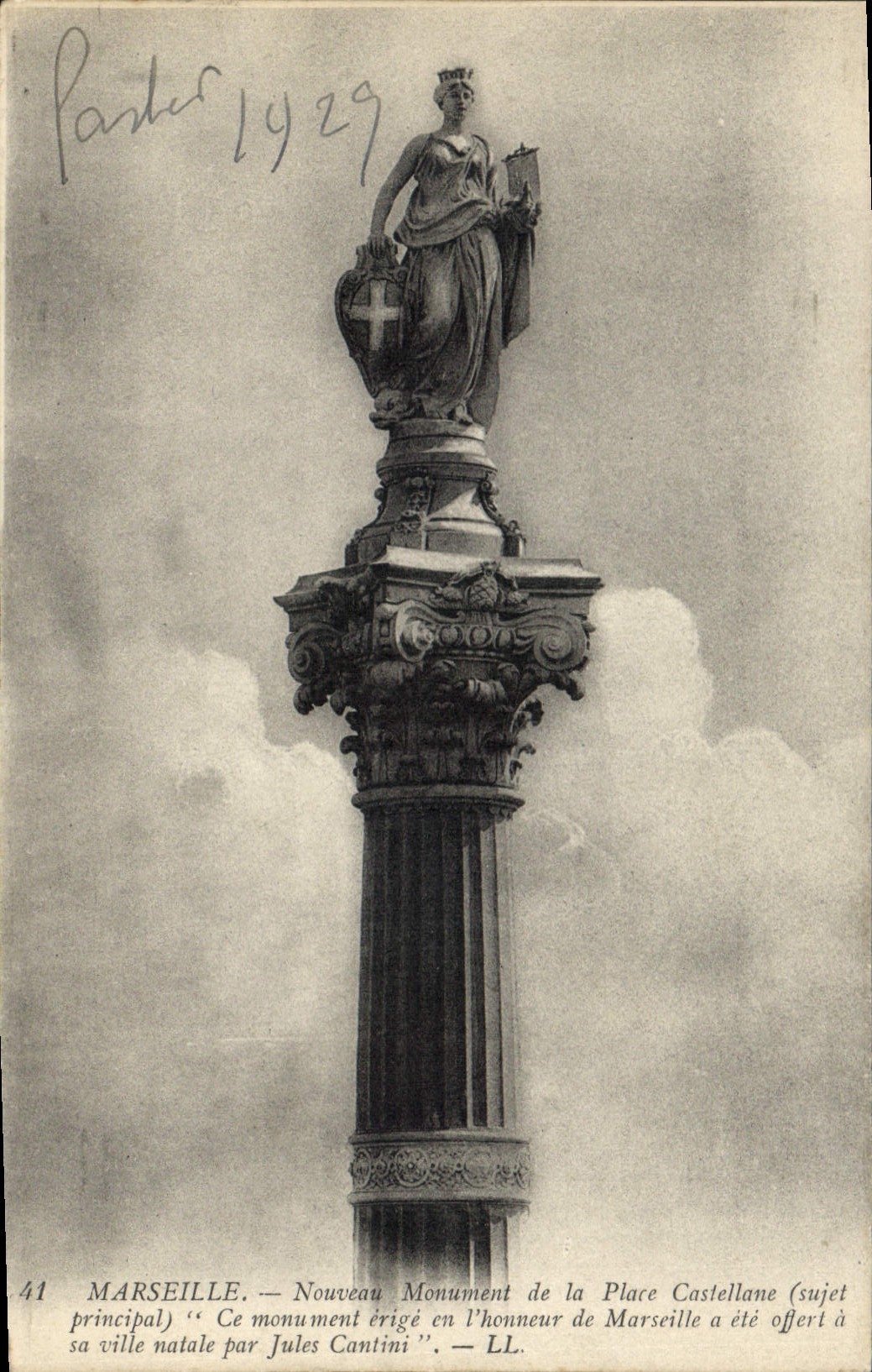 CPA Marseille Nouveau Monument de la Place Castellane sujet principal 