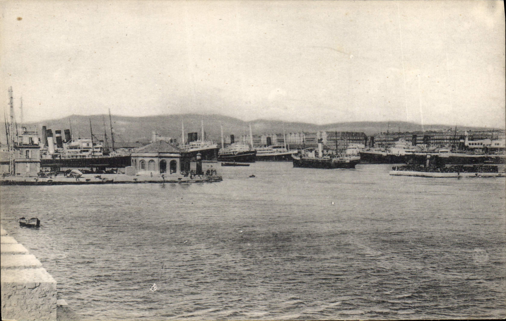 CPA Marseille Le Bassin de la Joliette Ioliette Docks