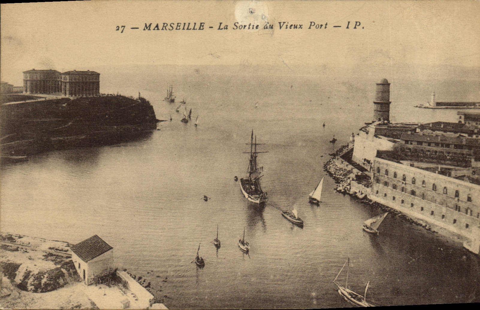 CPA Marseille La Sortie du Vieux Port
