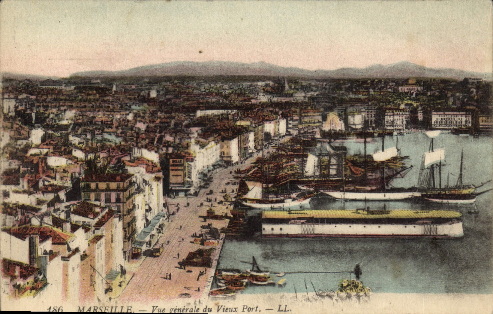 CPA Marseille Vue generale du Vieux Port