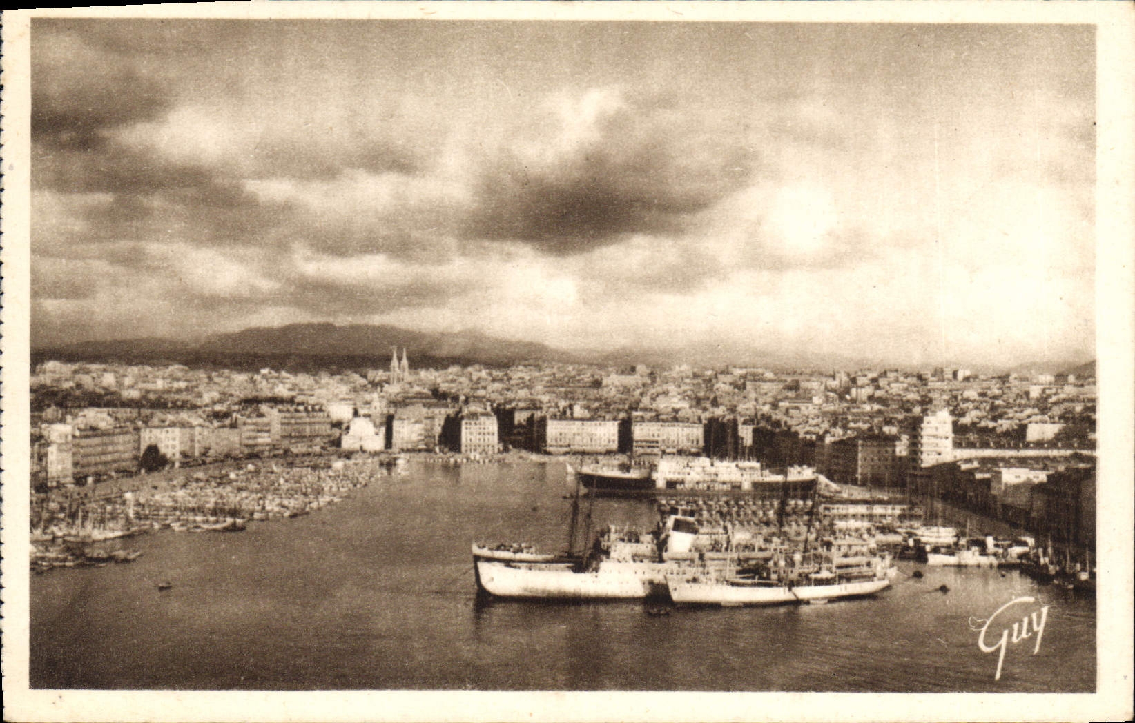 CPA Marseille Bouches du Rhone Le Vieux Port et la Ville