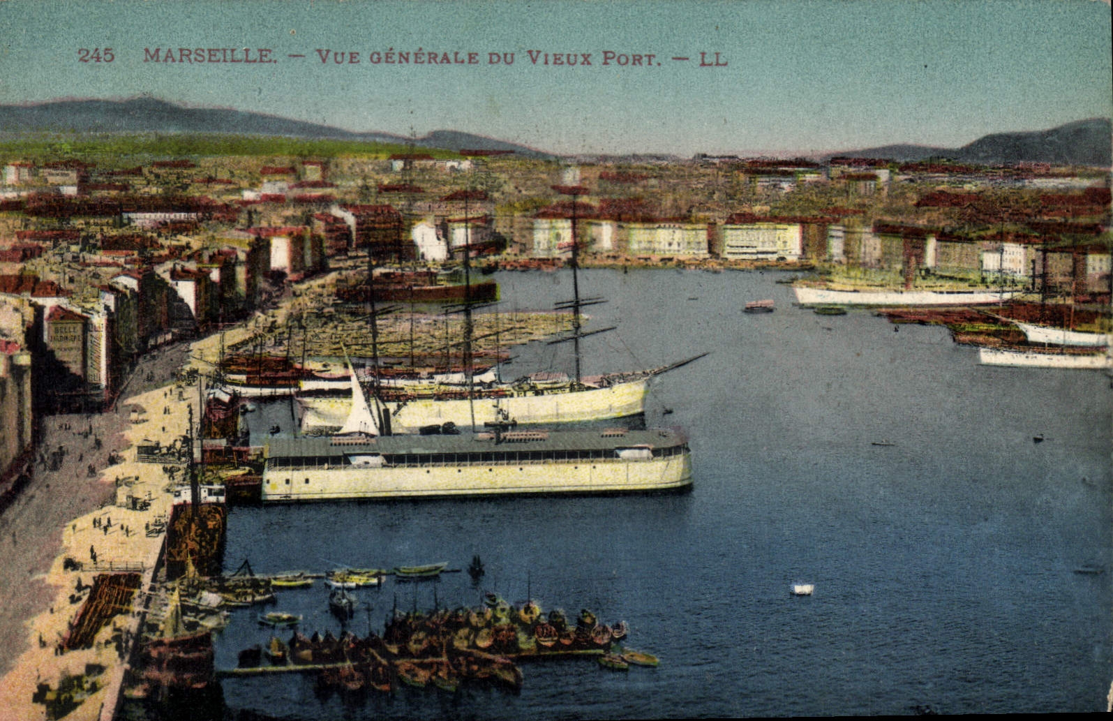 CPA Marseille Vue Generale du Vieux Port