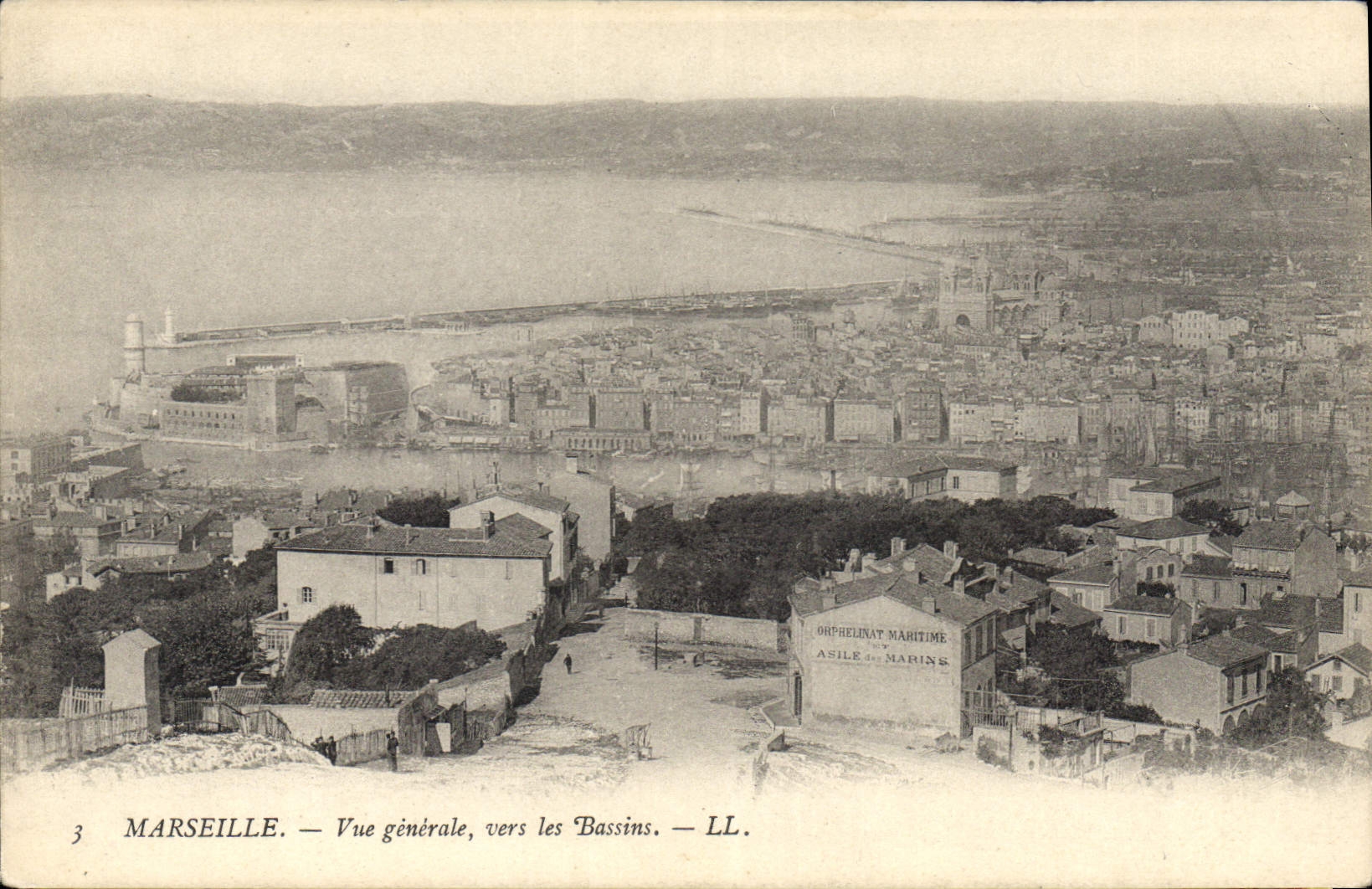 CPA Marseille Vue generale vers les Bassins 