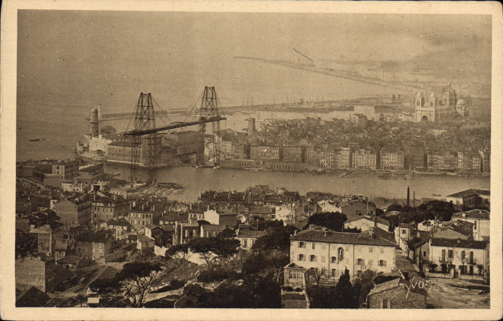 CPA Marseille Vue generale sur le Vieux Port et la Joliette